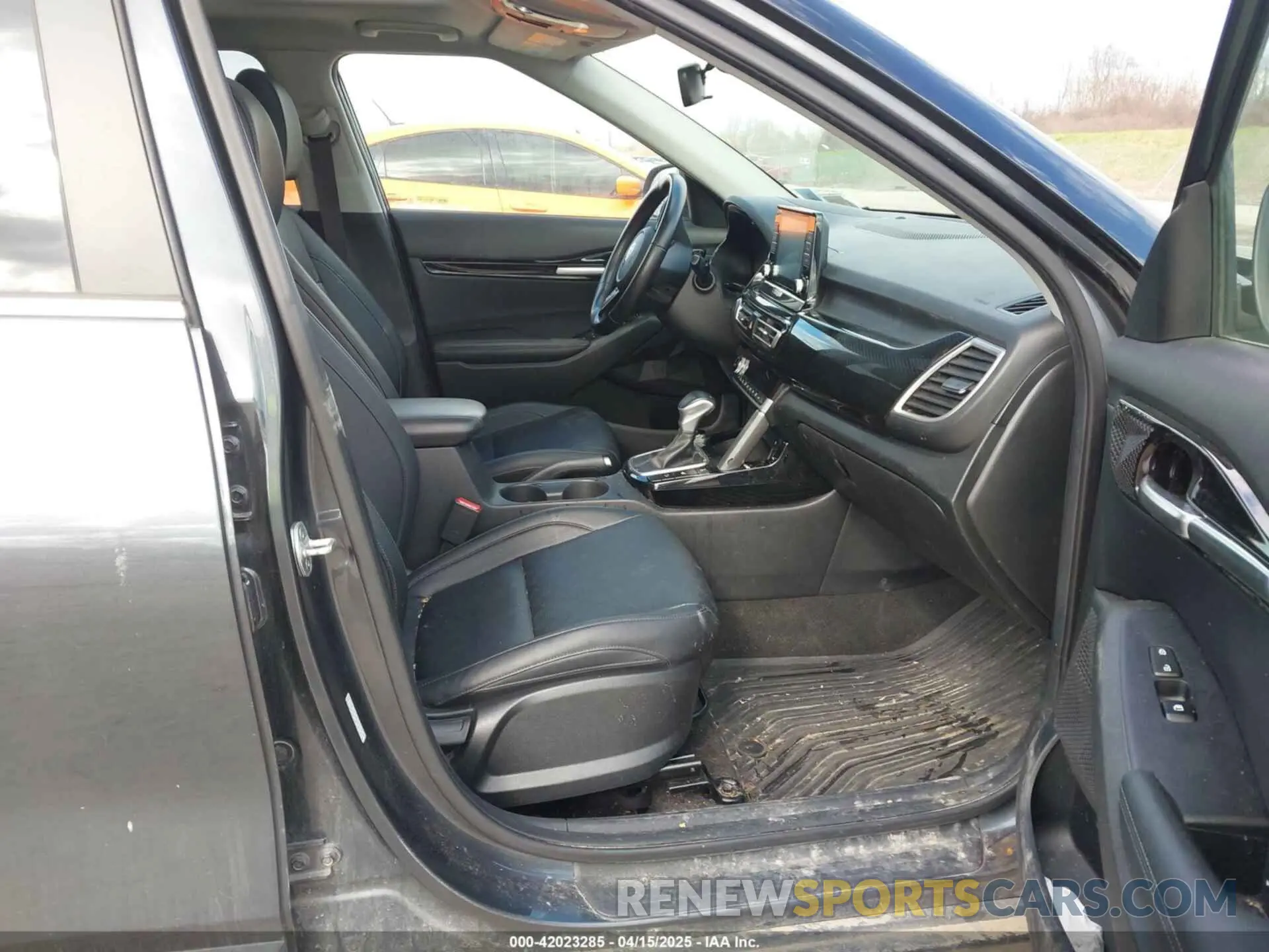5 Photograph of a damaged car KNDERCAA2M7137118 KIA SELTOS 2021