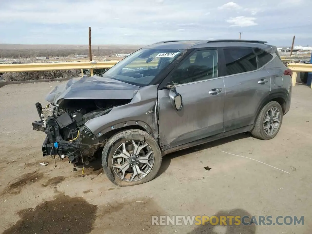 1 Photograph of a damaged car KNDERCAA3M7072747 KIA SELTOS 2021