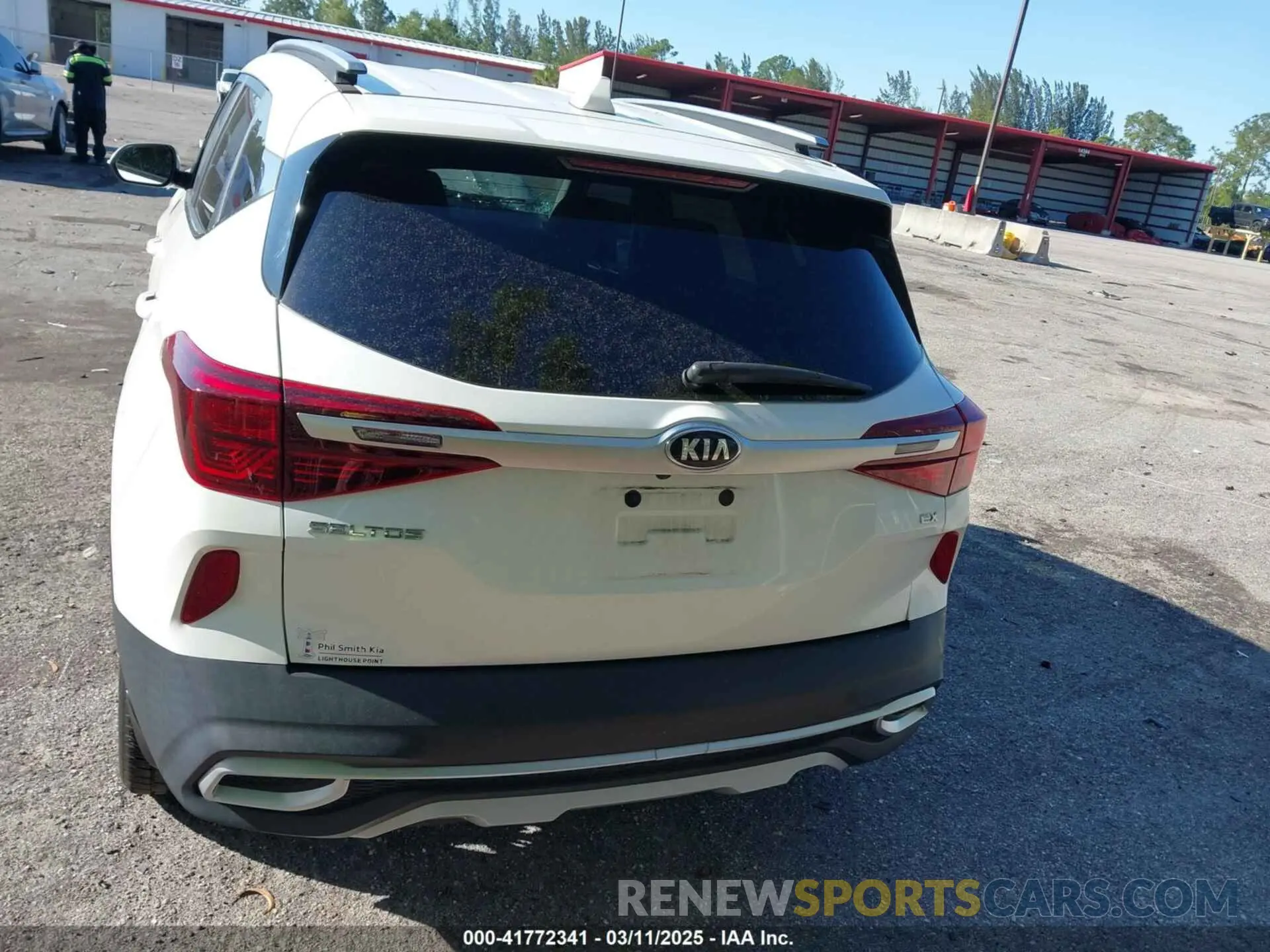 15 Photograph of a damaged car KNDERCAA3M7222534 KIA SELTOS 2021