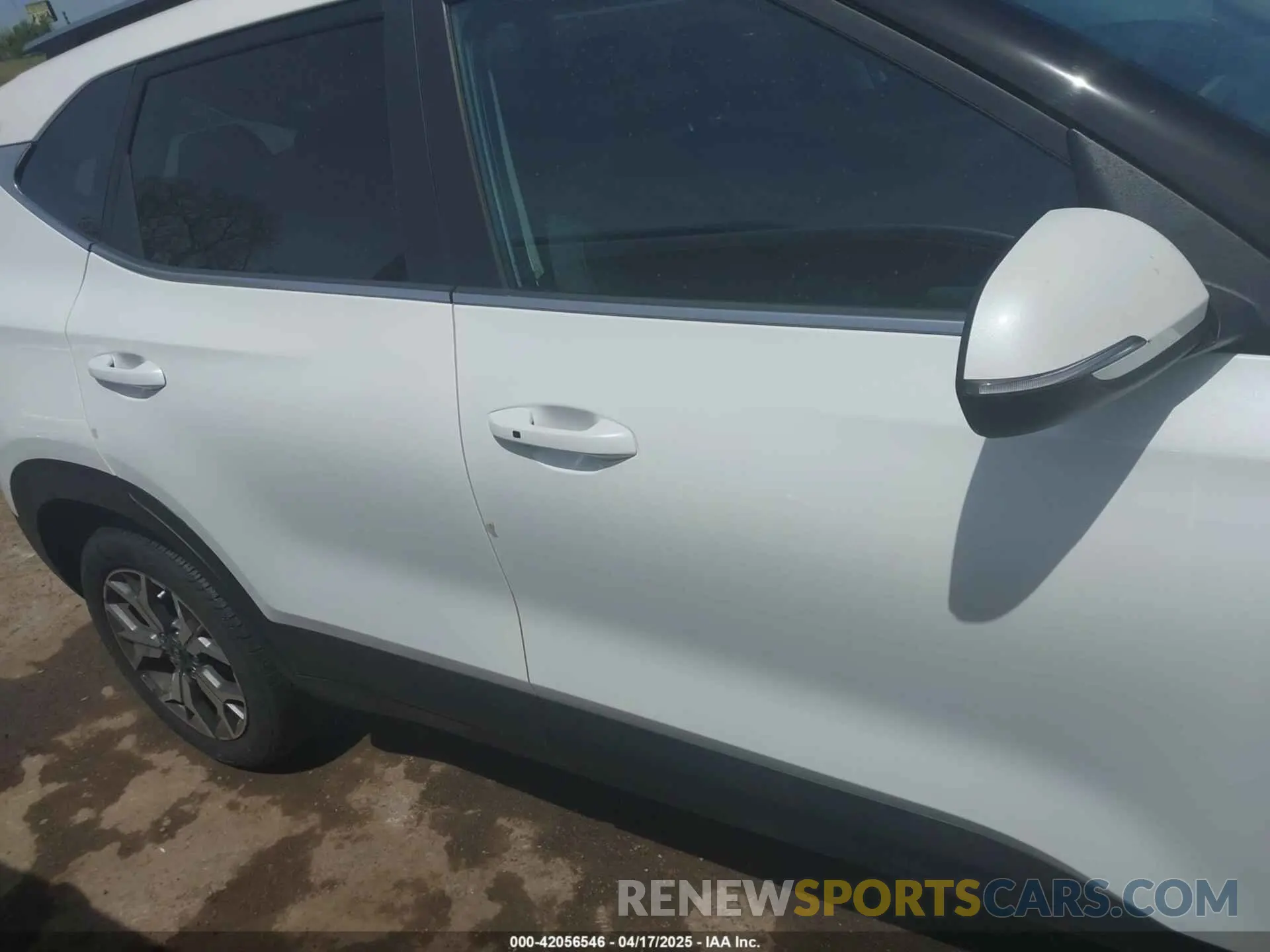 14 Photograph of a damaged car KNDERCAA3M7229080 KIA SELTOS 2021