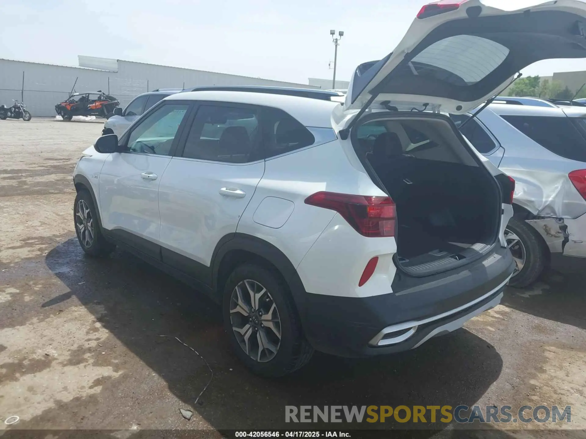 3 Photograph of a damaged car KNDERCAA3M7229080 KIA SELTOS 2021