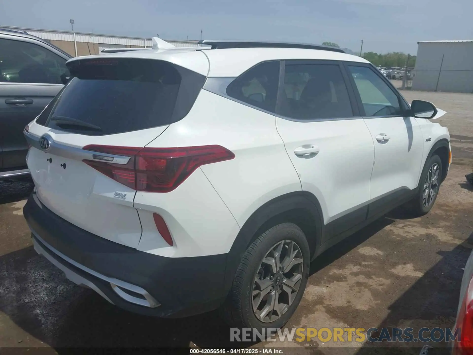 4 Photograph of a damaged car KNDERCAA3M7229080 KIA SELTOS 2021