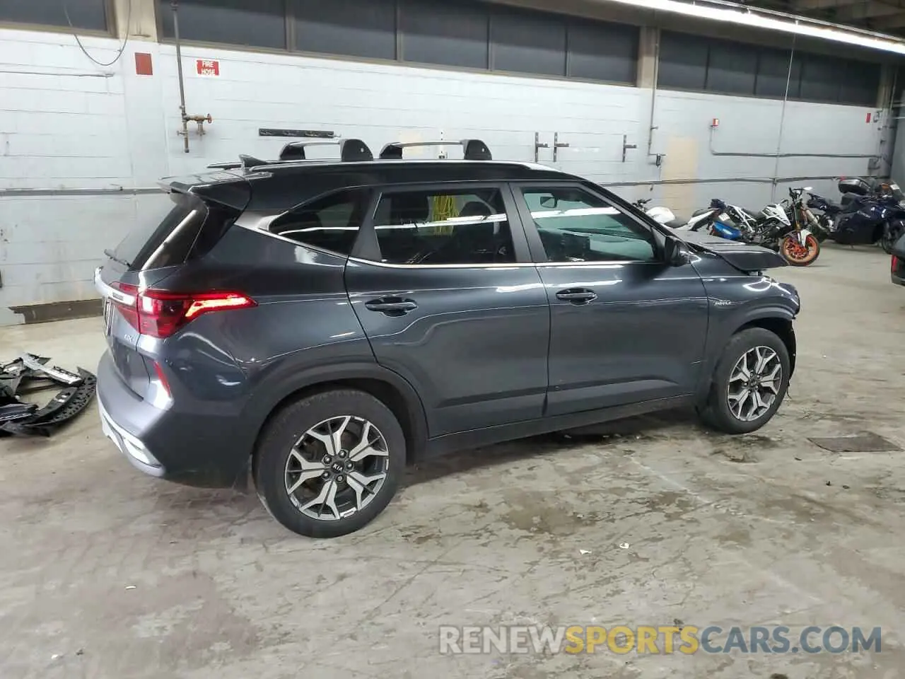 3 Photograph of a damaged car KNDERCAA4M7119123 KIA SELTOS 2021