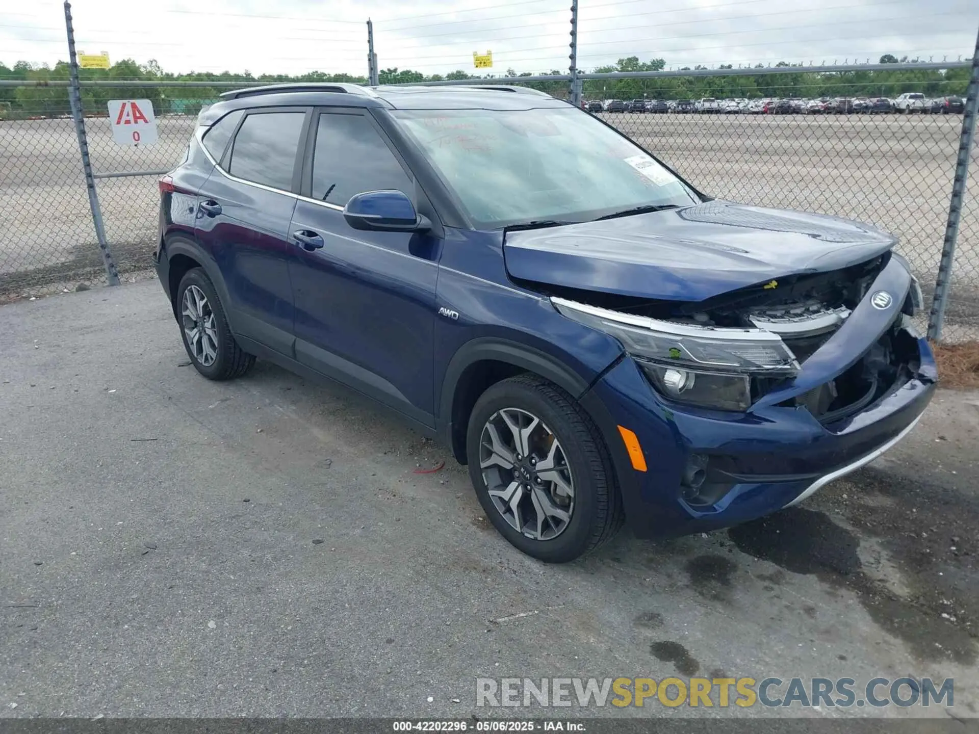 1 Photograph of a damaged car KNDERCAA4M7127481 KIA SELTOS 2021