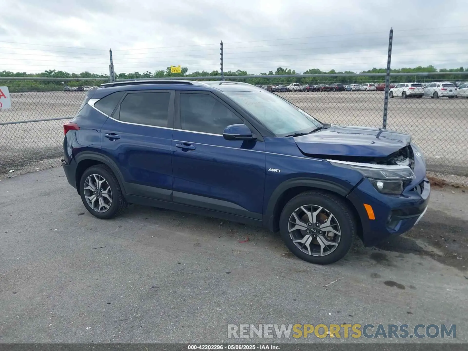 13 Photograph of a damaged car KNDERCAA4M7127481 KIA SELTOS 2021