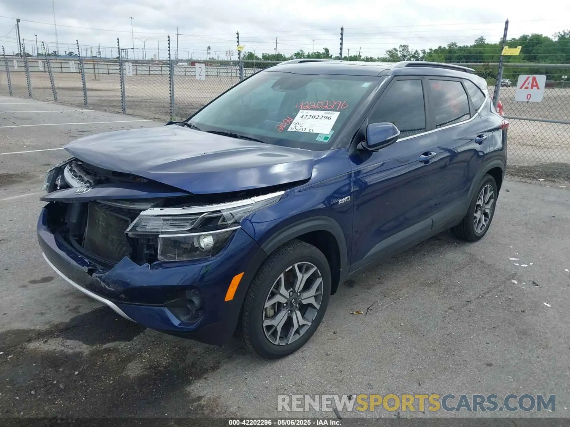 14 Photograph of a damaged car KNDERCAA4M7127481 KIA SELTOS 2021