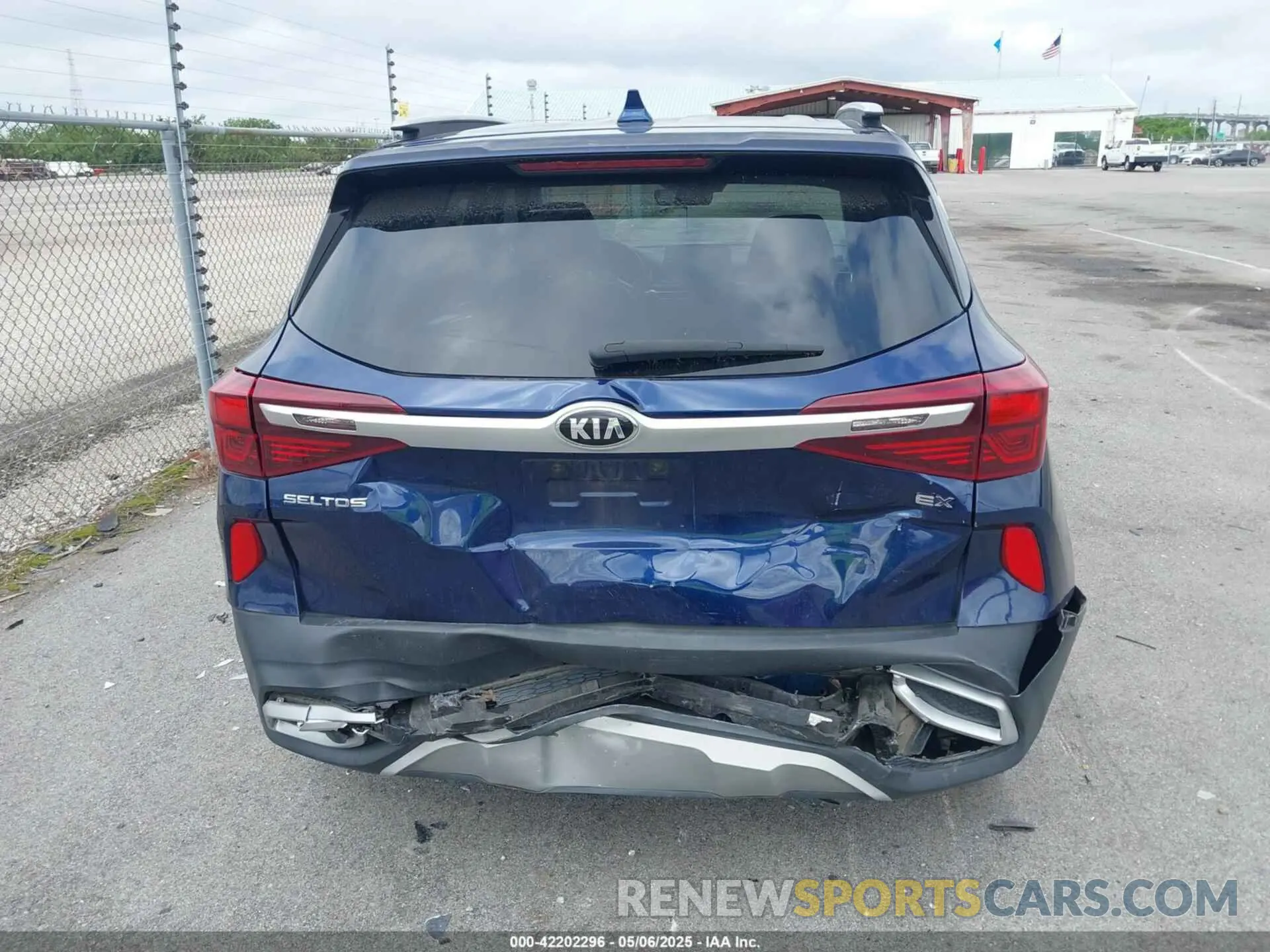 16 Photograph of a damaged car KNDERCAA4M7127481 KIA SELTOS 2021