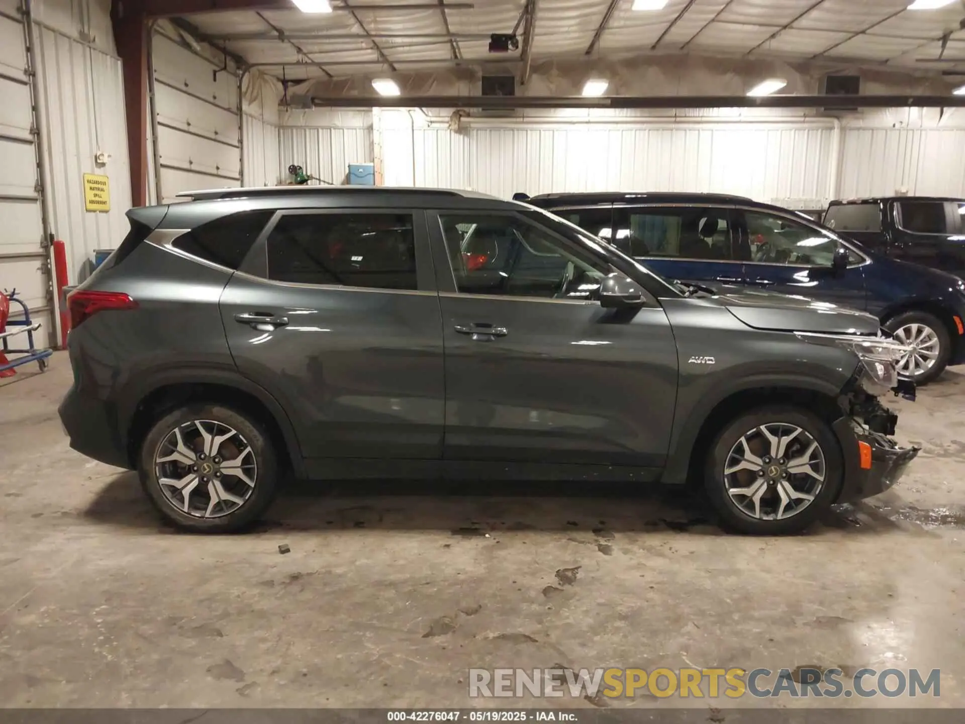 14 Photograph of a damaged car KNDERCAA4M7139369 KIA SELTOS 2021