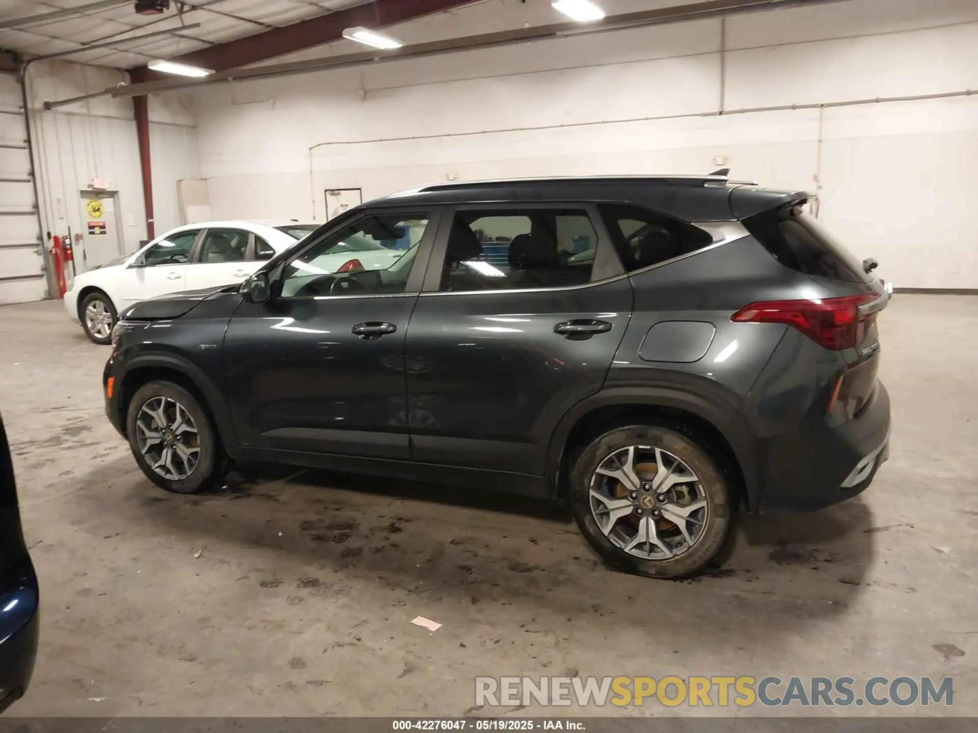 15 Photograph of a damaged car KNDERCAA4M7139369 KIA SELTOS 2021