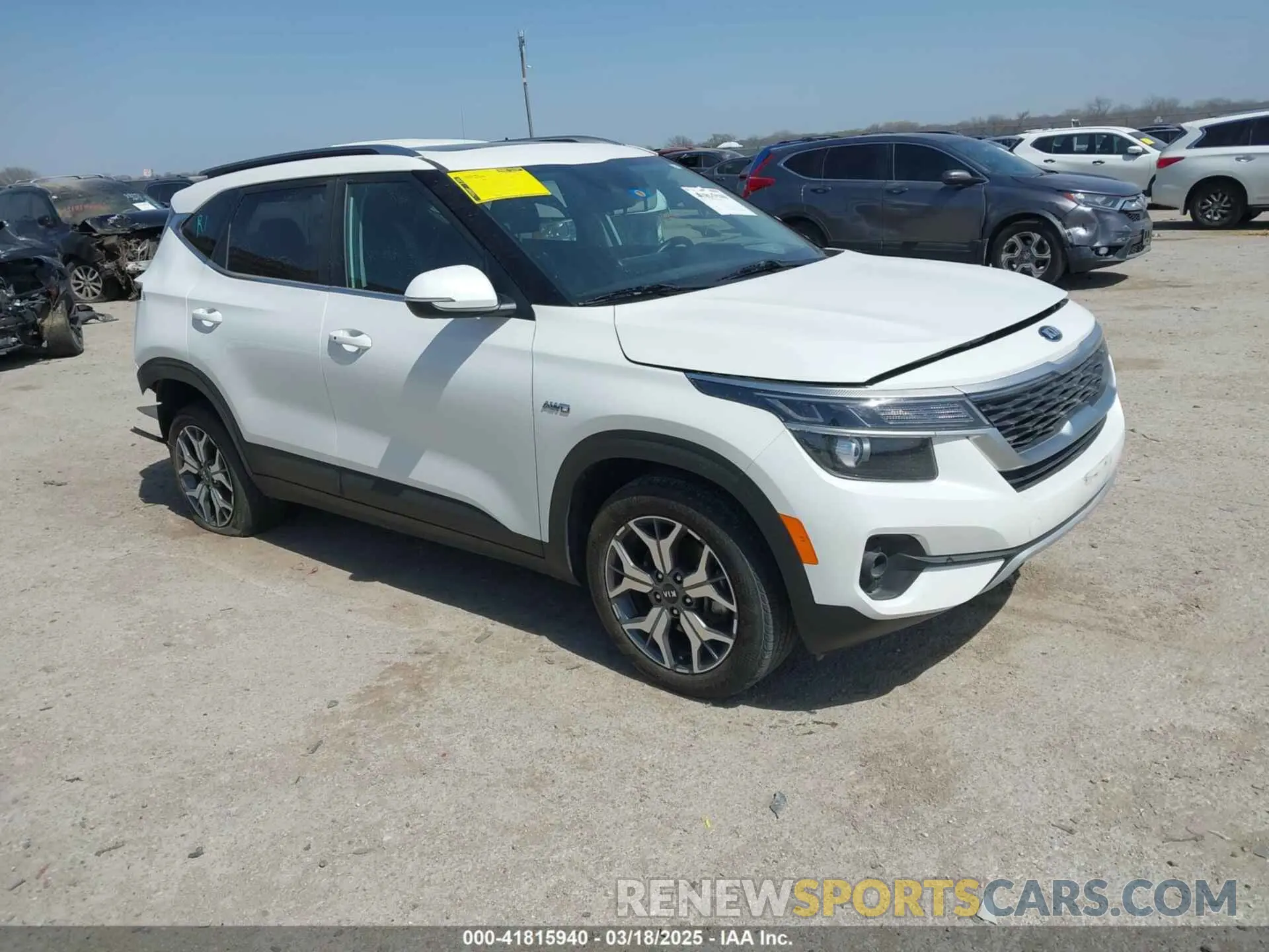 1 Photograph of a damaged car KNDERCAA4M7165986 KIA SELTOS 2021
