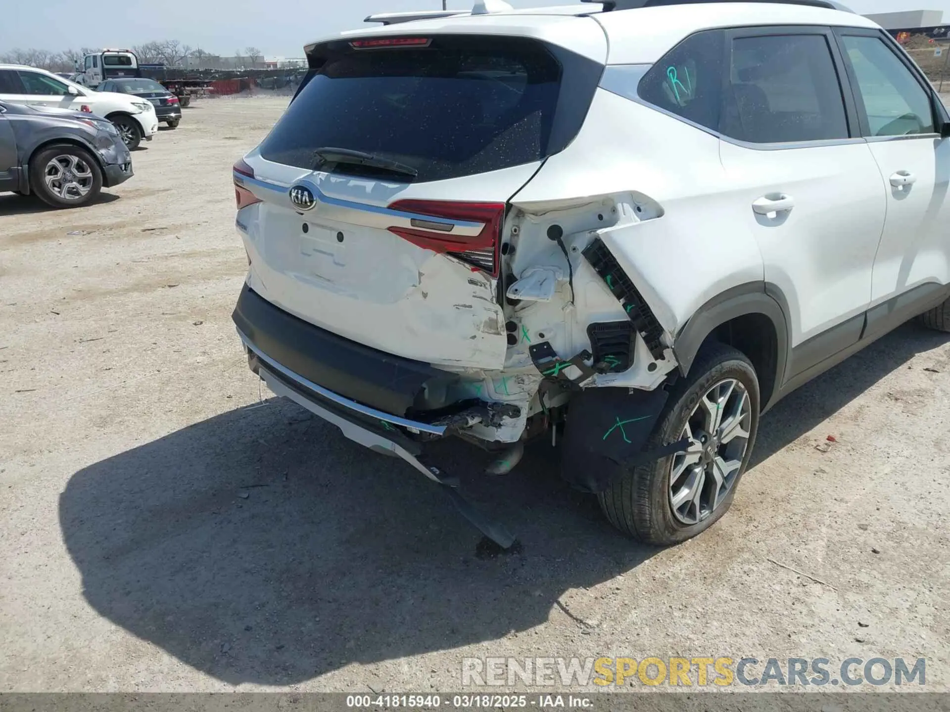 12 Photograph of a damaged car KNDERCAA4M7165986 KIA SELTOS 2021