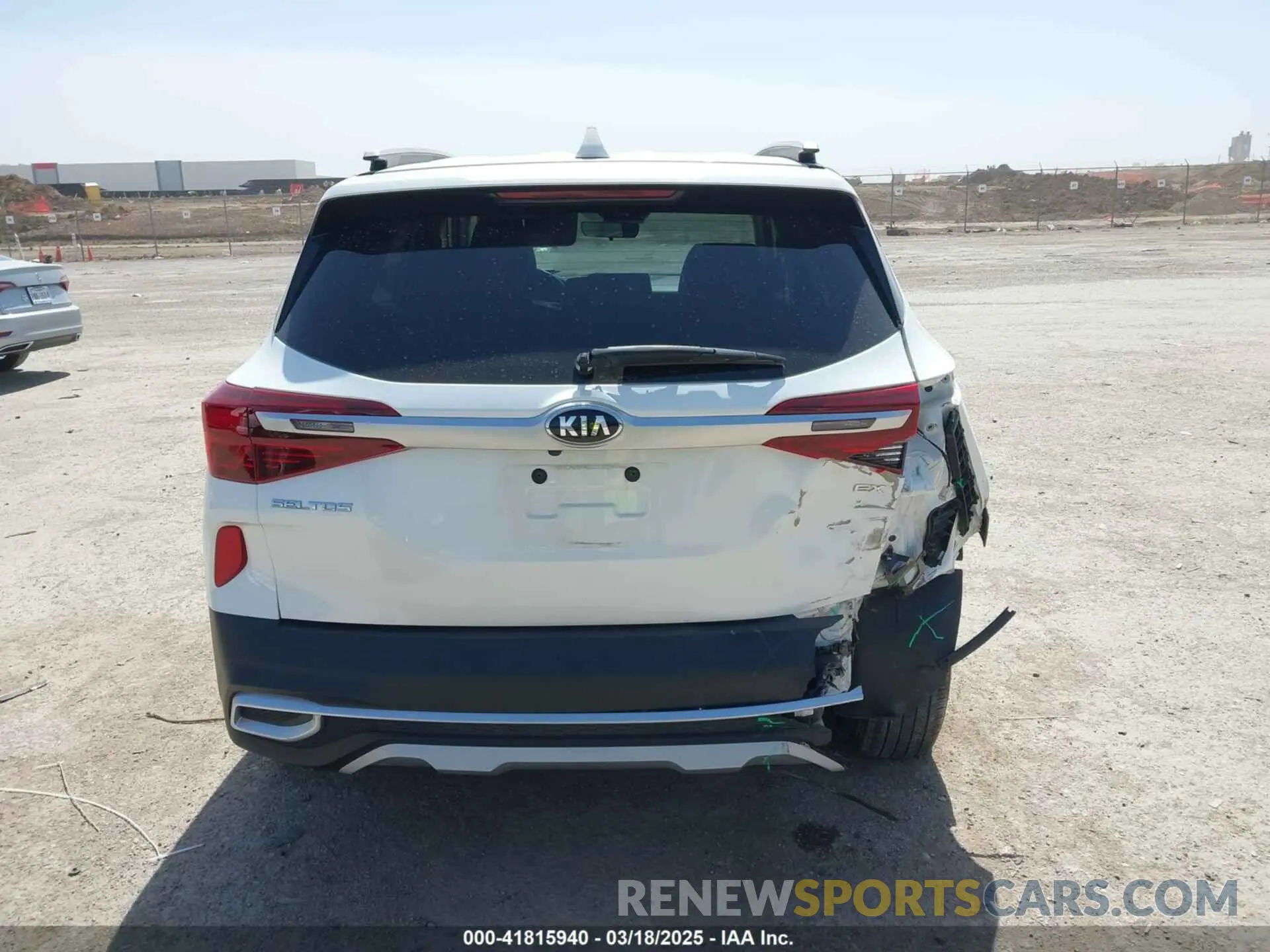 17 Photograph of a damaged car KNDERCAA4M7165986 KIA SELTOS 2021