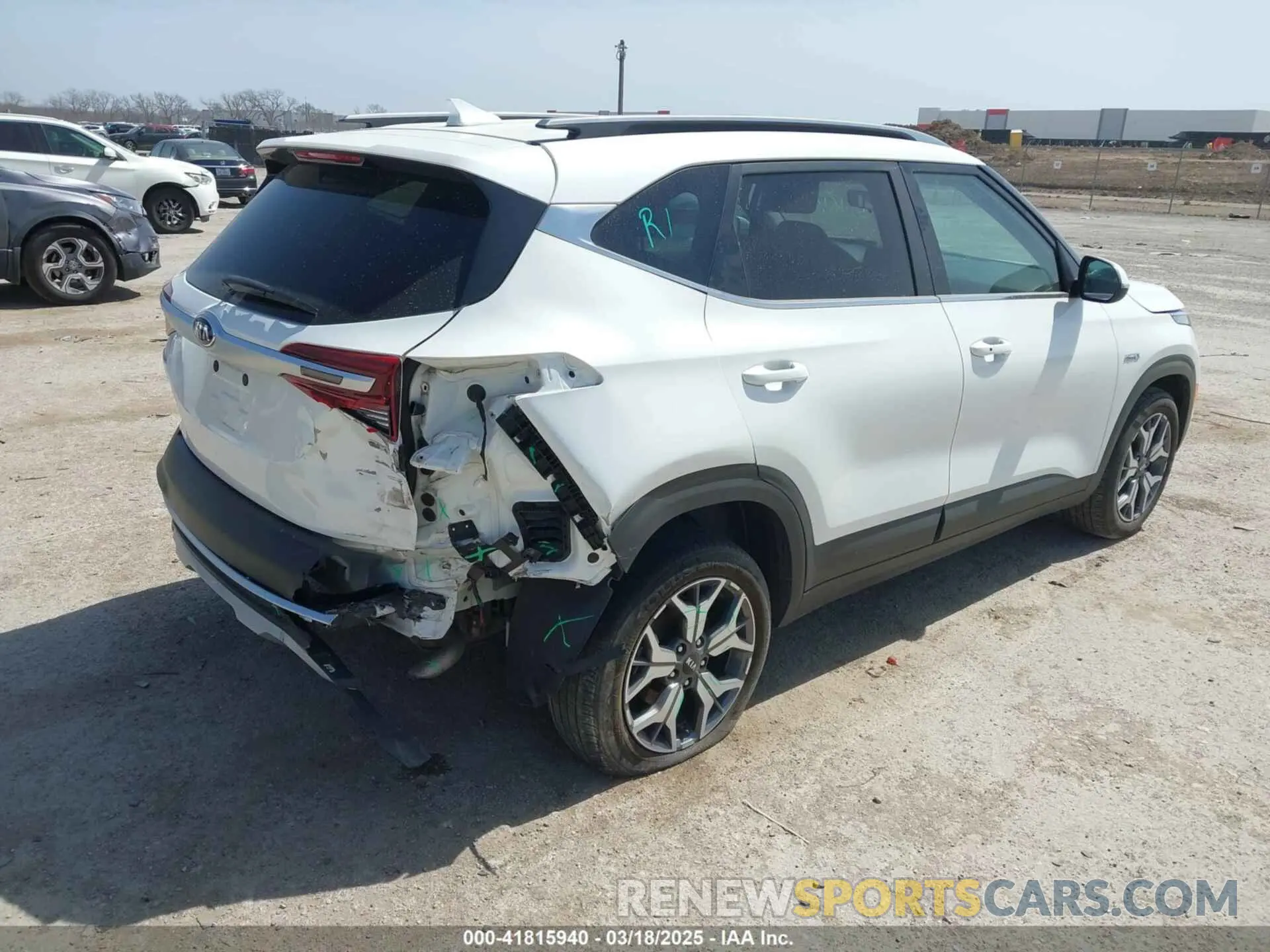 4 Photograph of a damaged car KNDERCAA4M7165986 KIA SELTOS 2021