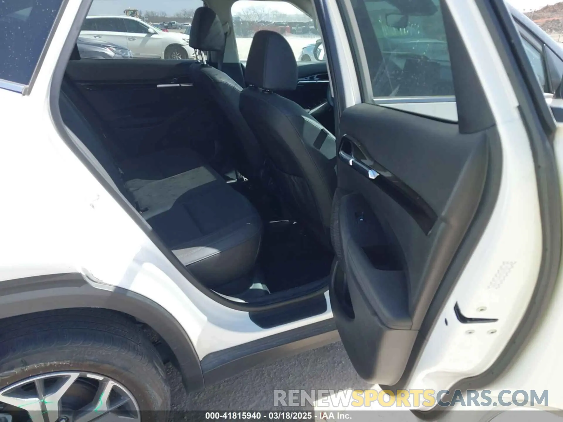 8 Photograph of a damaged car KNDERCAA4M7165986 KIA SELTOS 2021