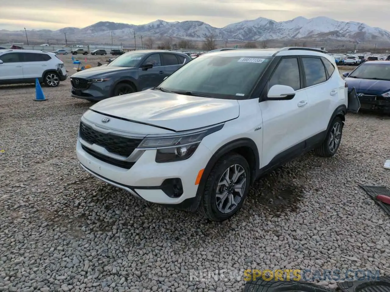1 Photograph of a damaged car KNDERCAA4M7166135 KIA SELTOS 2021
