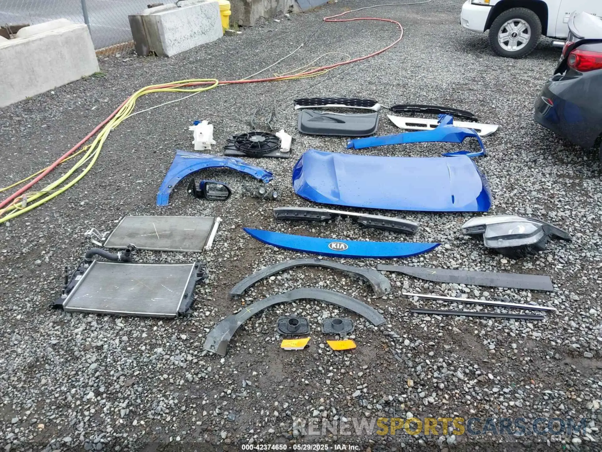 12 Photograph of a damaged car KNDERCAA4M7196056 KIA SELTOS 2021