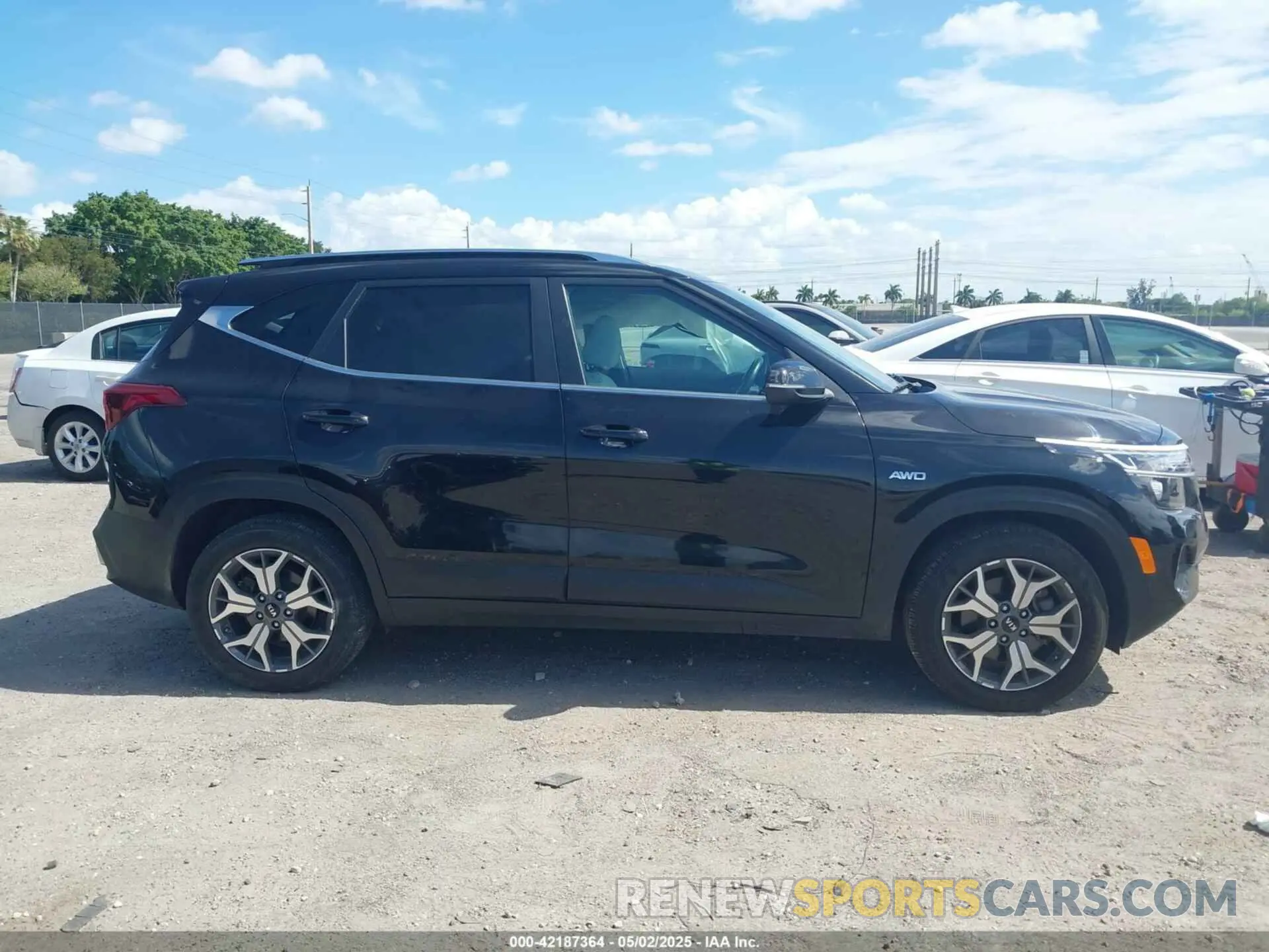 13 Photograph of a damaged car KNDERCAA5M7207873 KIA SELTOS 2021