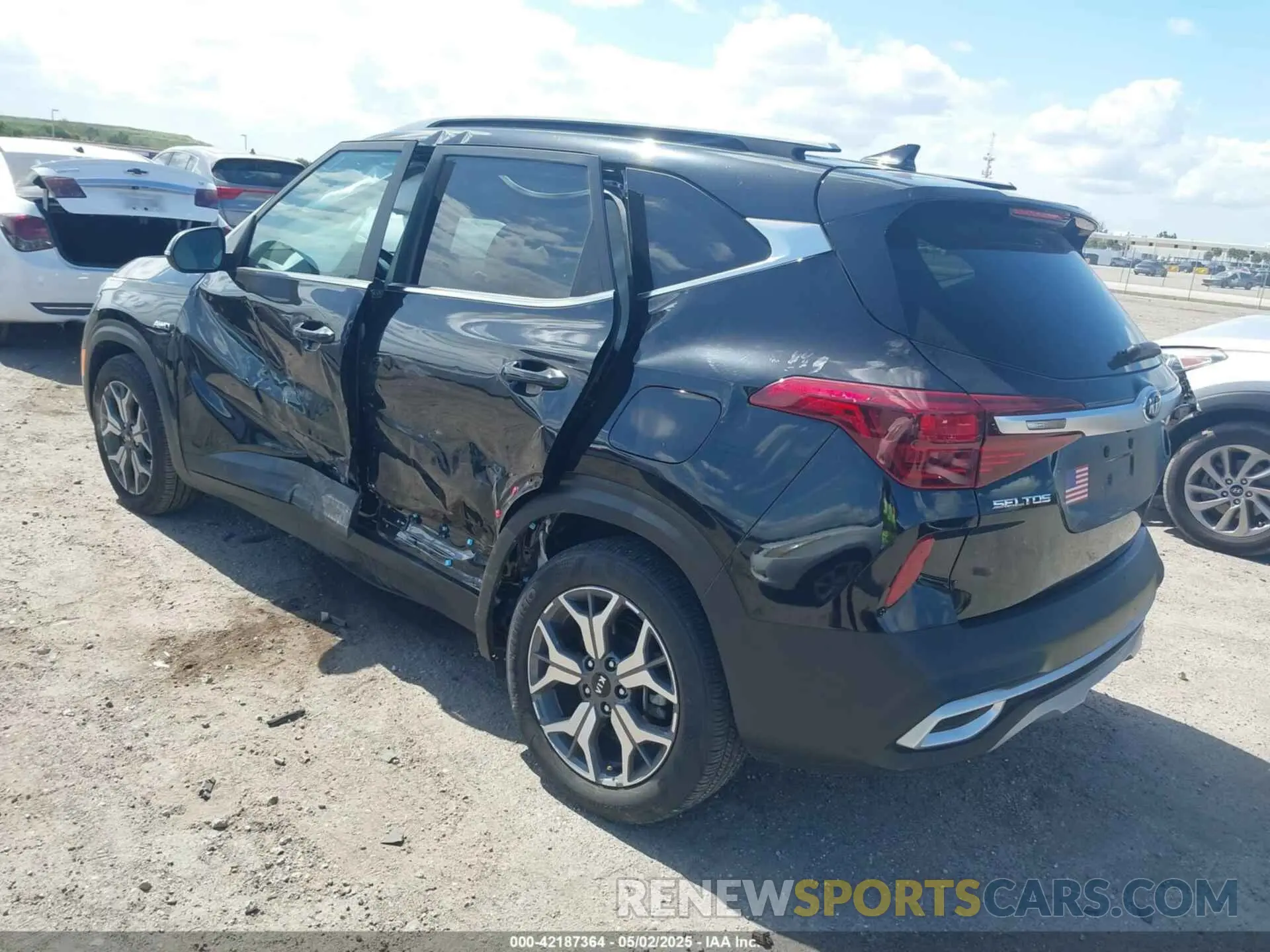 3 Photograph of a damaged car KNDERCAA5M7207873 KIA SELTOS 2021