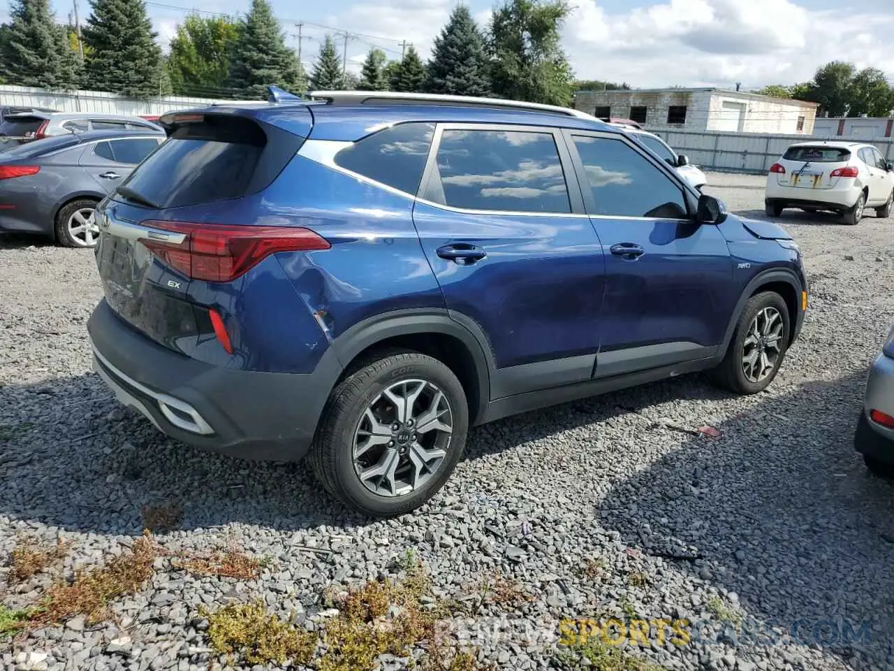 3 Photograph of a damaged car KNDERCAA6M7040987 KIA SELTOS 2021