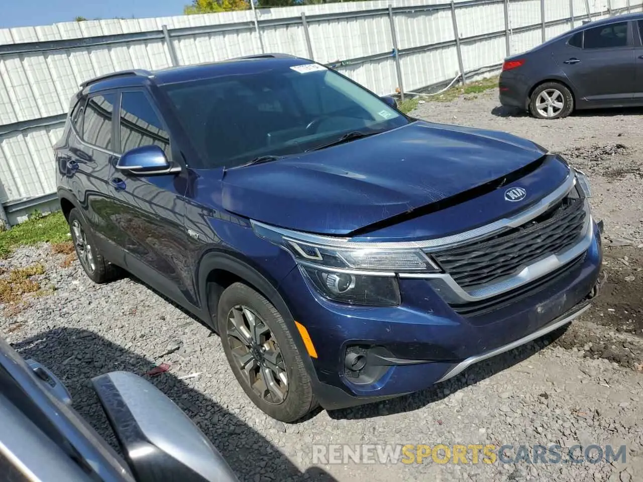 4 Photograph of a damaged car KNDERCAA6M7040987 KIA SELTOS 2021