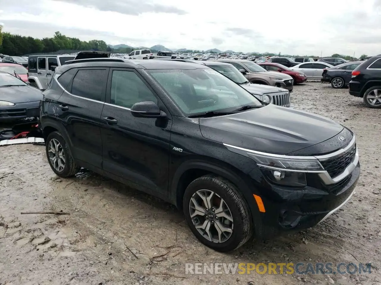 4 Photograph of a damaged car KNDERCAA6M7102971 KIA SELTOS 2021