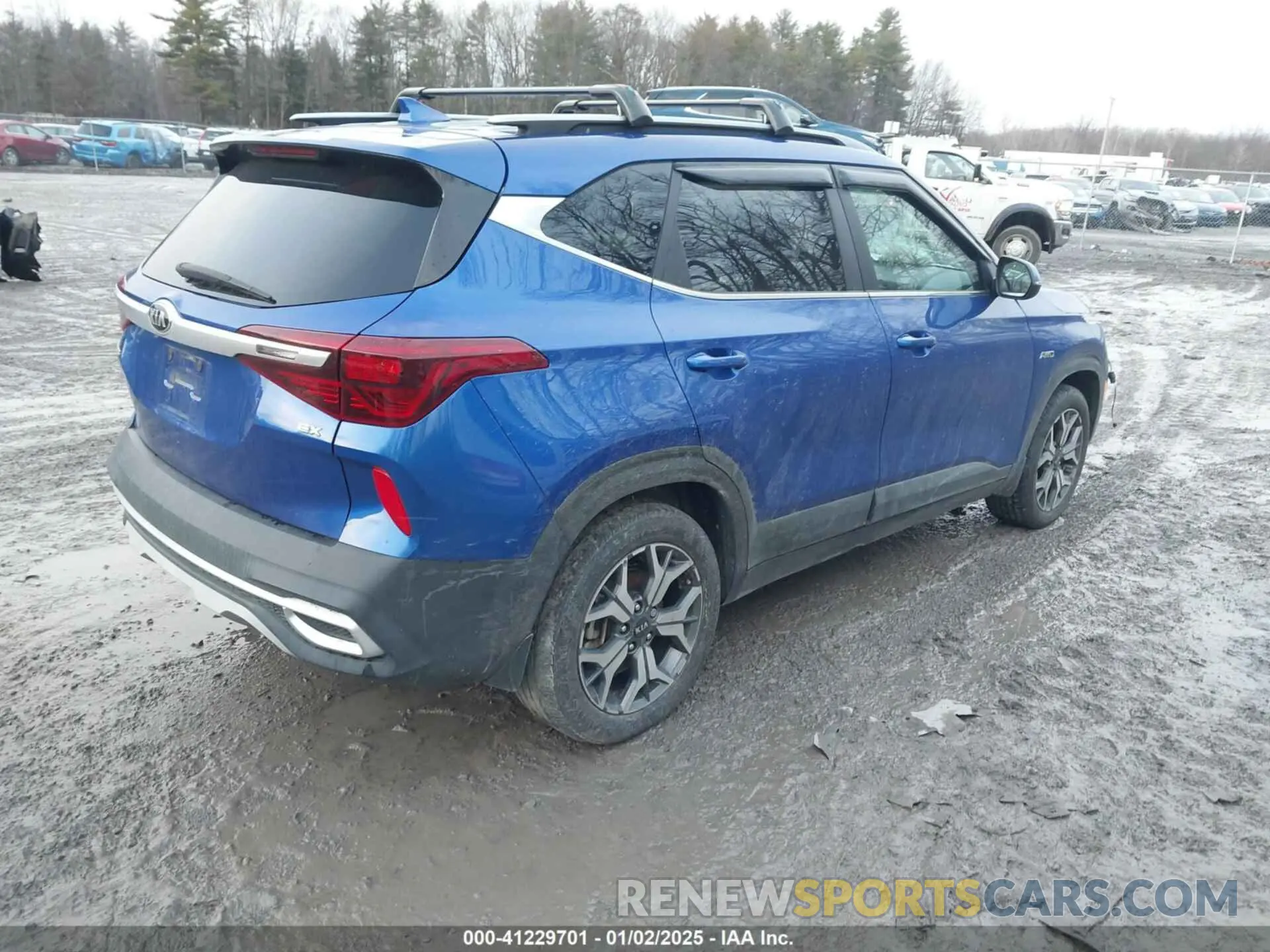 4 Photograph of a damaged car KNDERCAA6M7104087 KIA SELTOS 2021