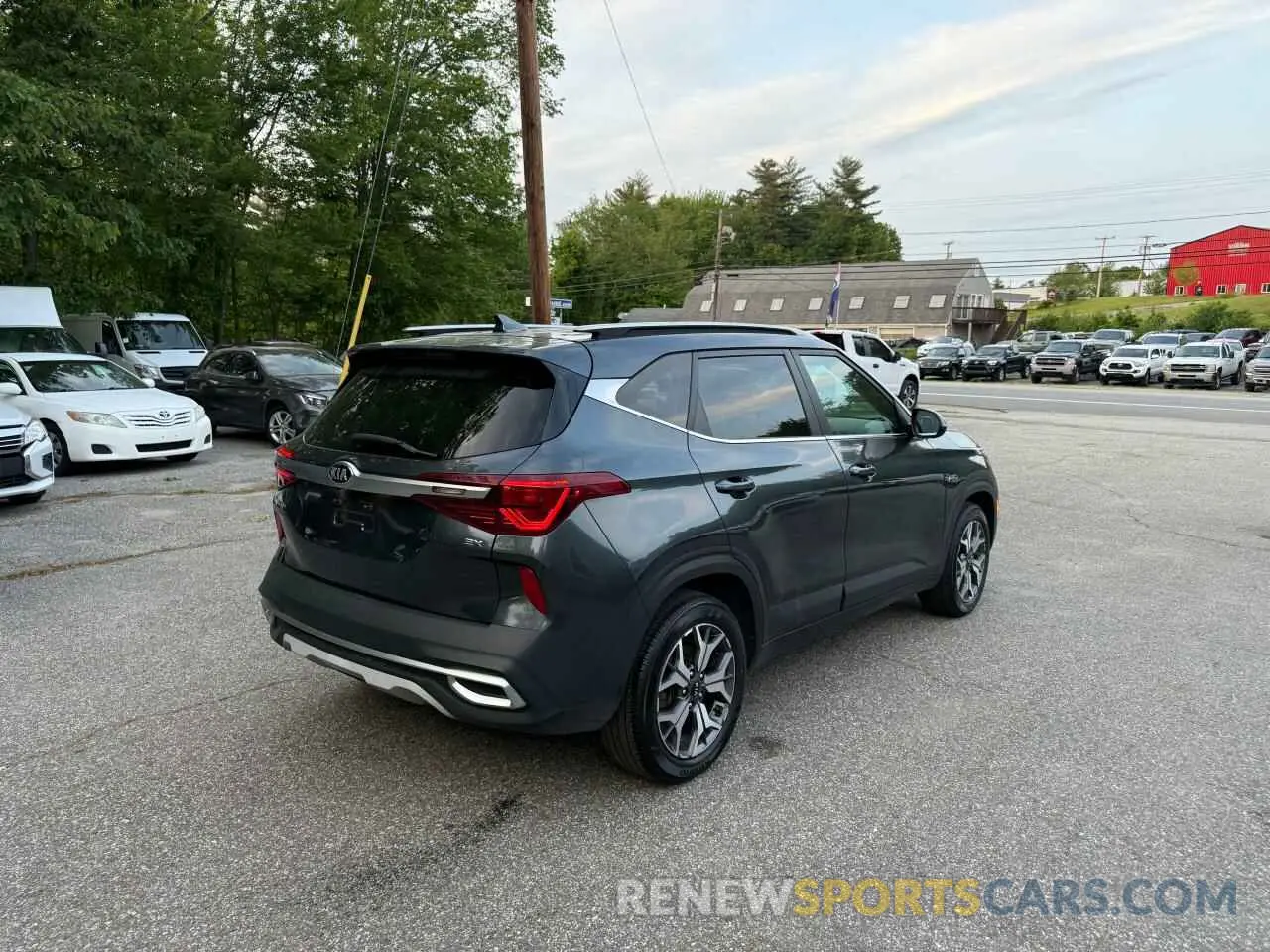 4 Photograph of a damaged car KNDERCAA6M7135176 KIA SELTOS 2021