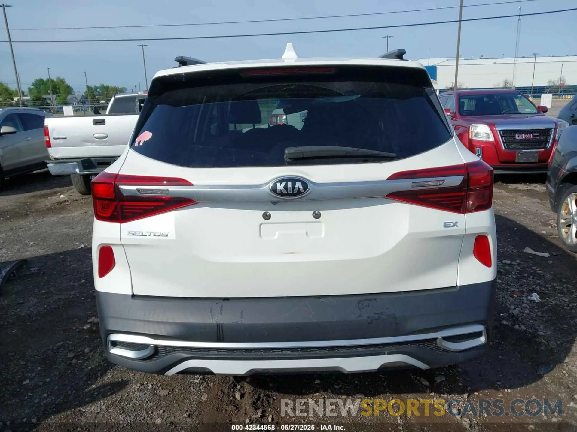 16 Photograph of a damaged car KNDERCAA6M7183678 KIA SELTOS 2021