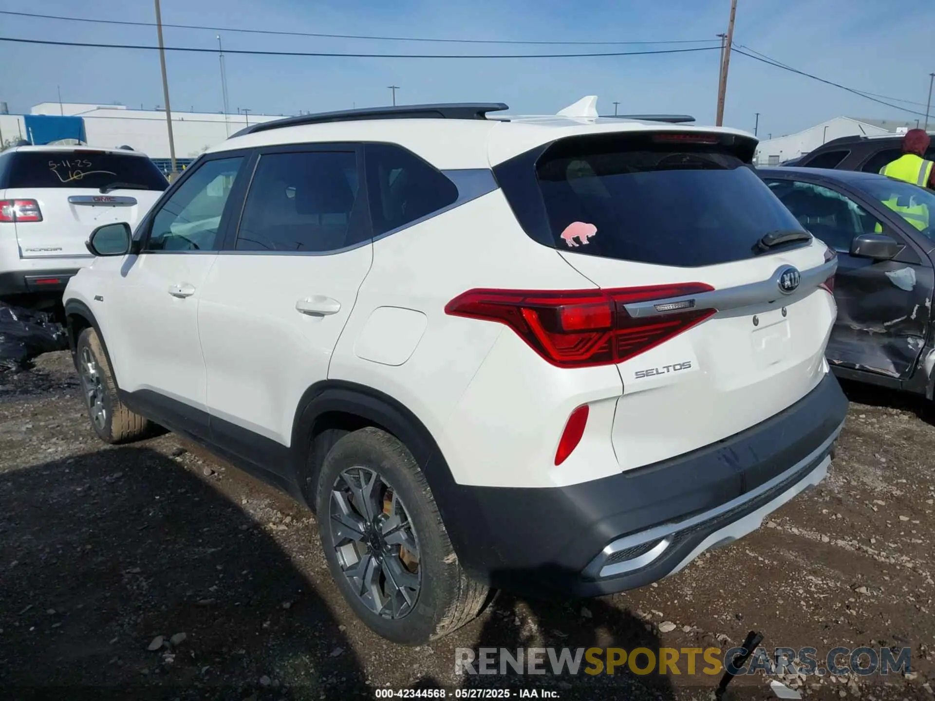 3 Photograph of a damaged car KNDERCAA6M7183678 KIA SELTOS 2021