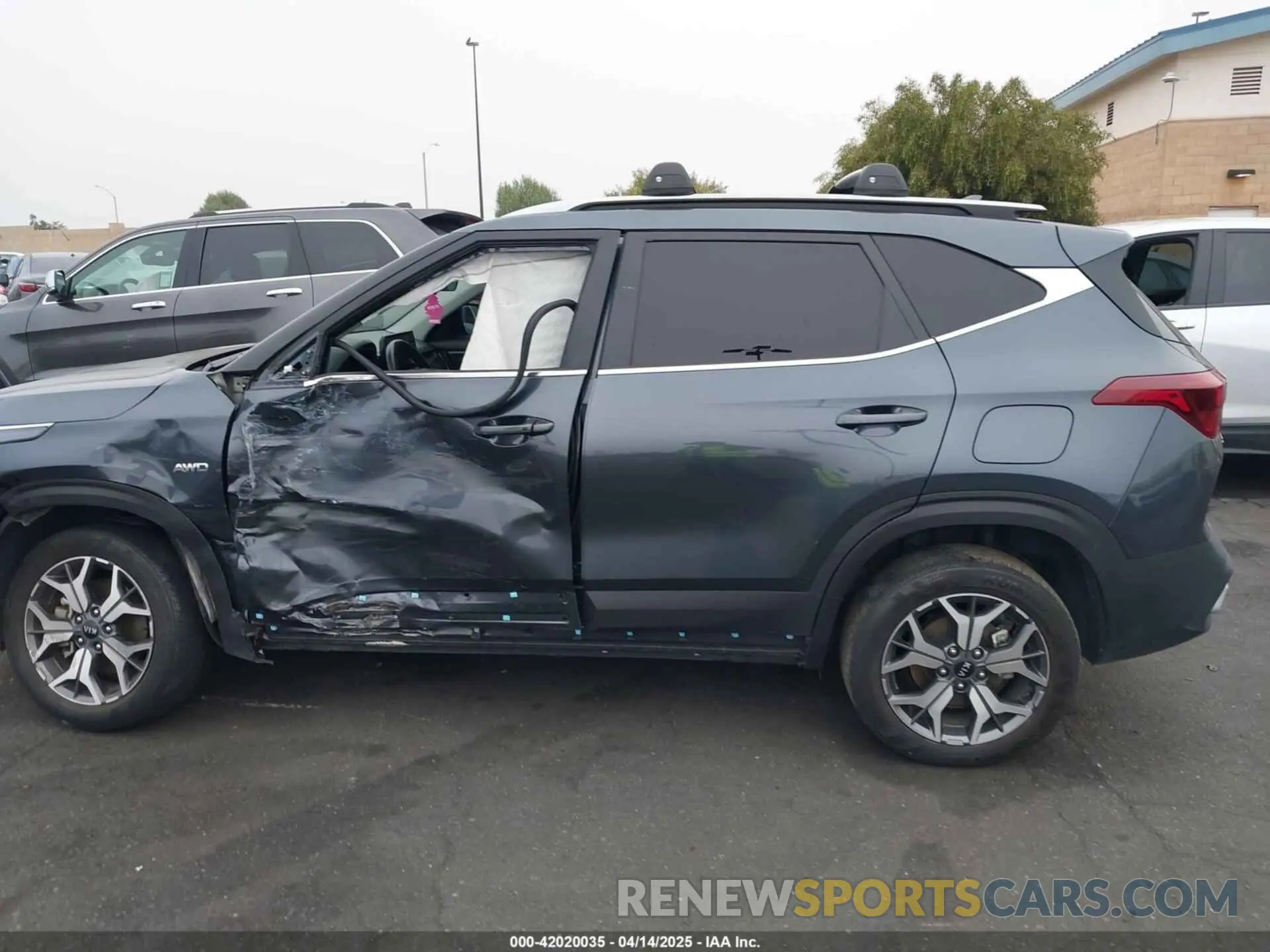 15 Photograph of a damaged car KNDERCAA7M7155081 KIA SELTOS 2021