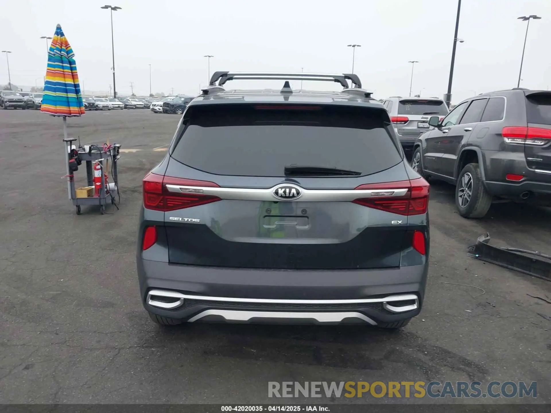 17 Photograph of a damaged car KNDERCAA7M7155081 KIA SELTOS 2021