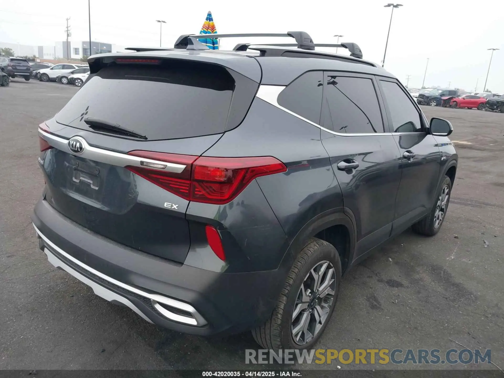 4 Photograph of a damaged car KNDERCAA7M7155081 KIA SELTOS 2021