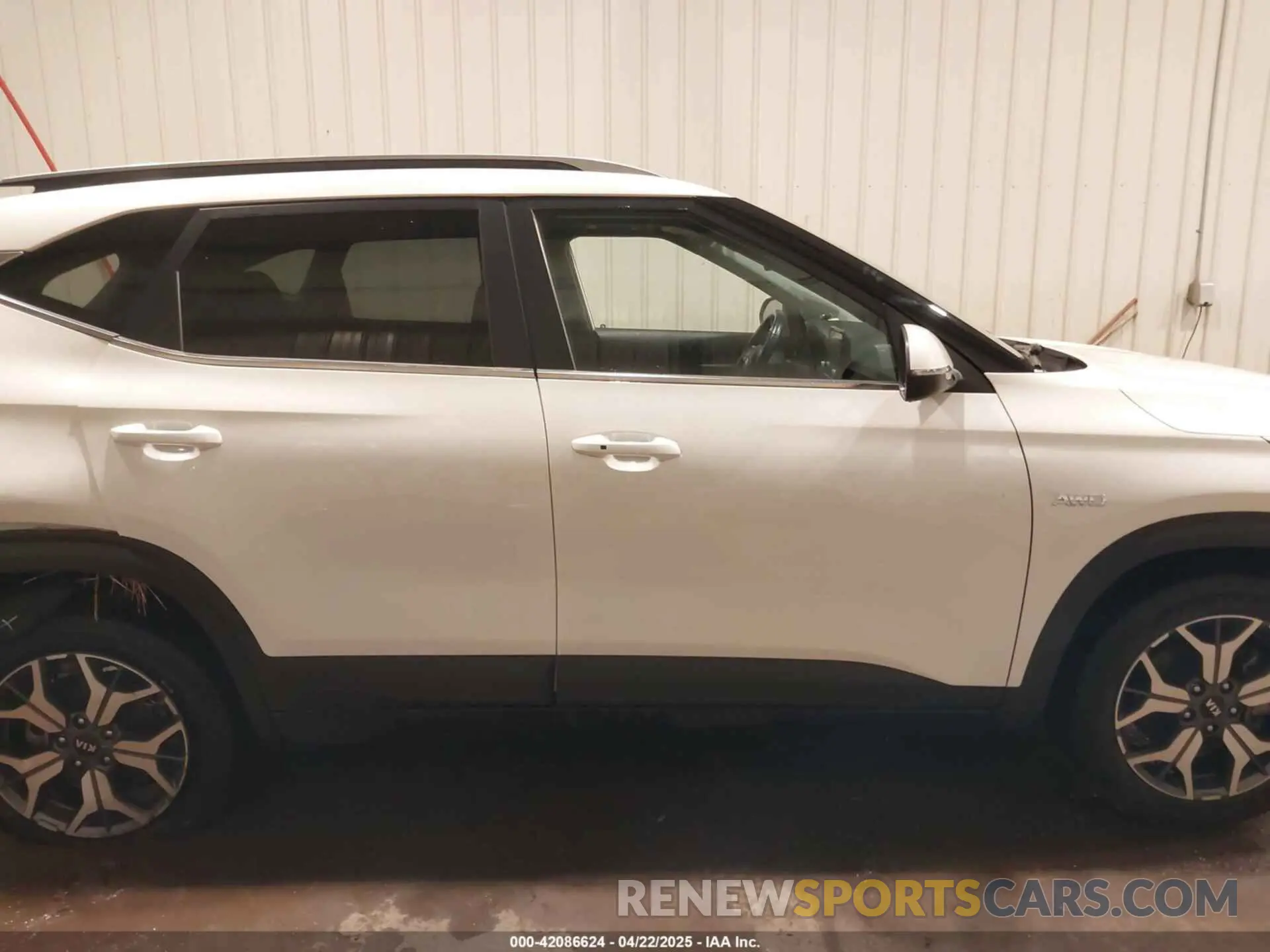 14 Photograph of a damaged car KNDERCAA8M7140850 KIA SELTOS 2021