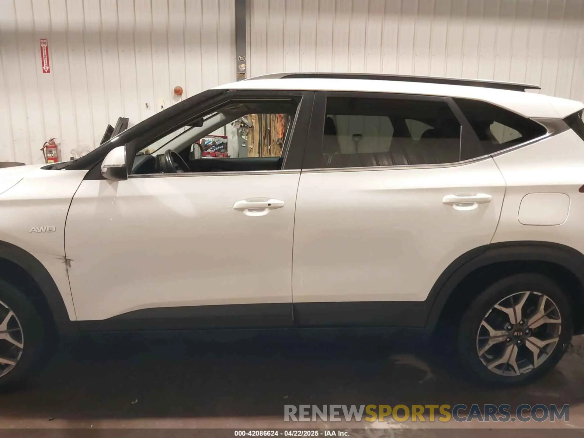 15 Photograph of a damaged car KNDERCAA8M7140850 KIA SELTOS 2021