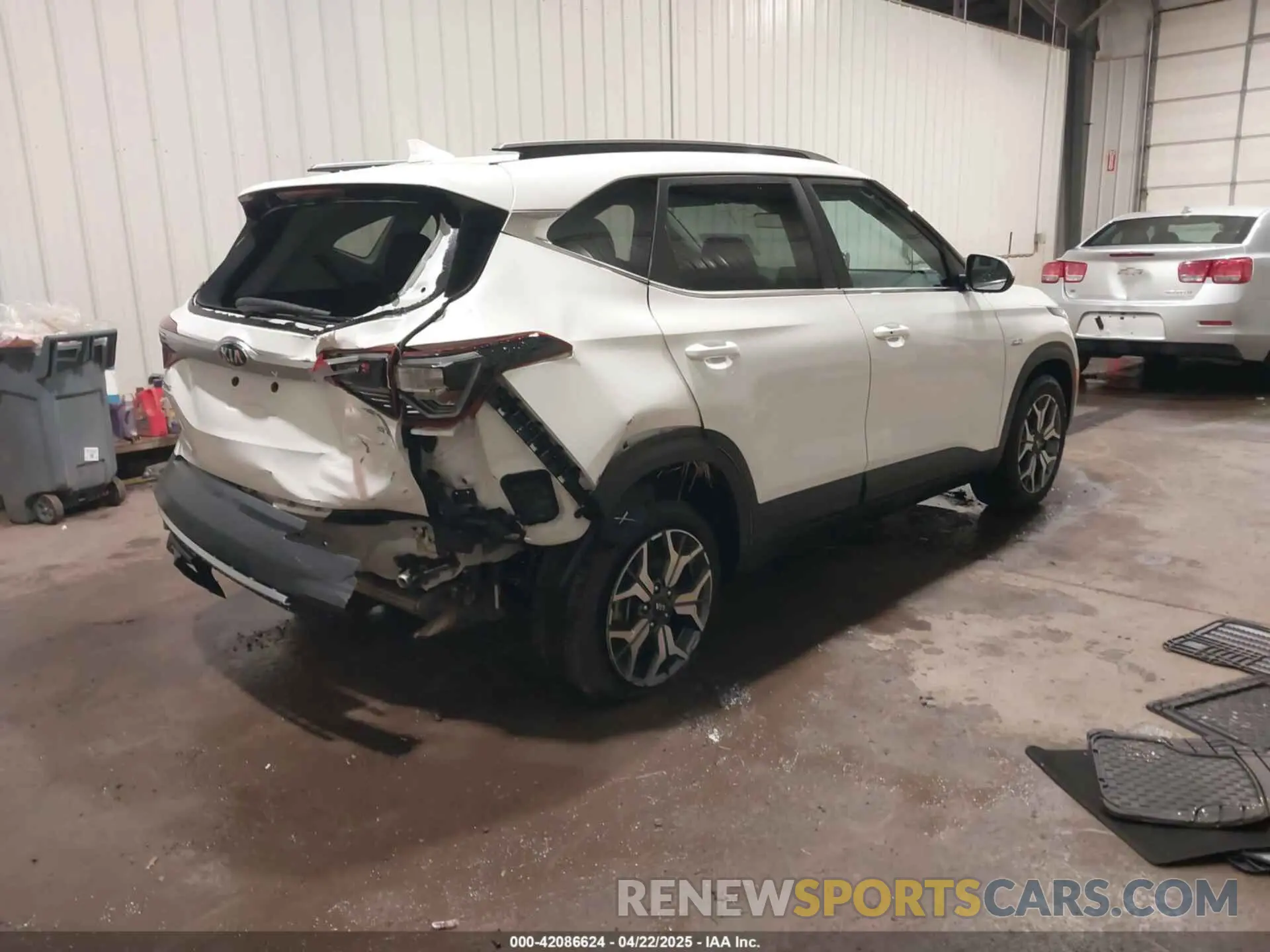 4 Photograph of a damaged car KNDERCAA8M7140850 KIA SELTOS 2021