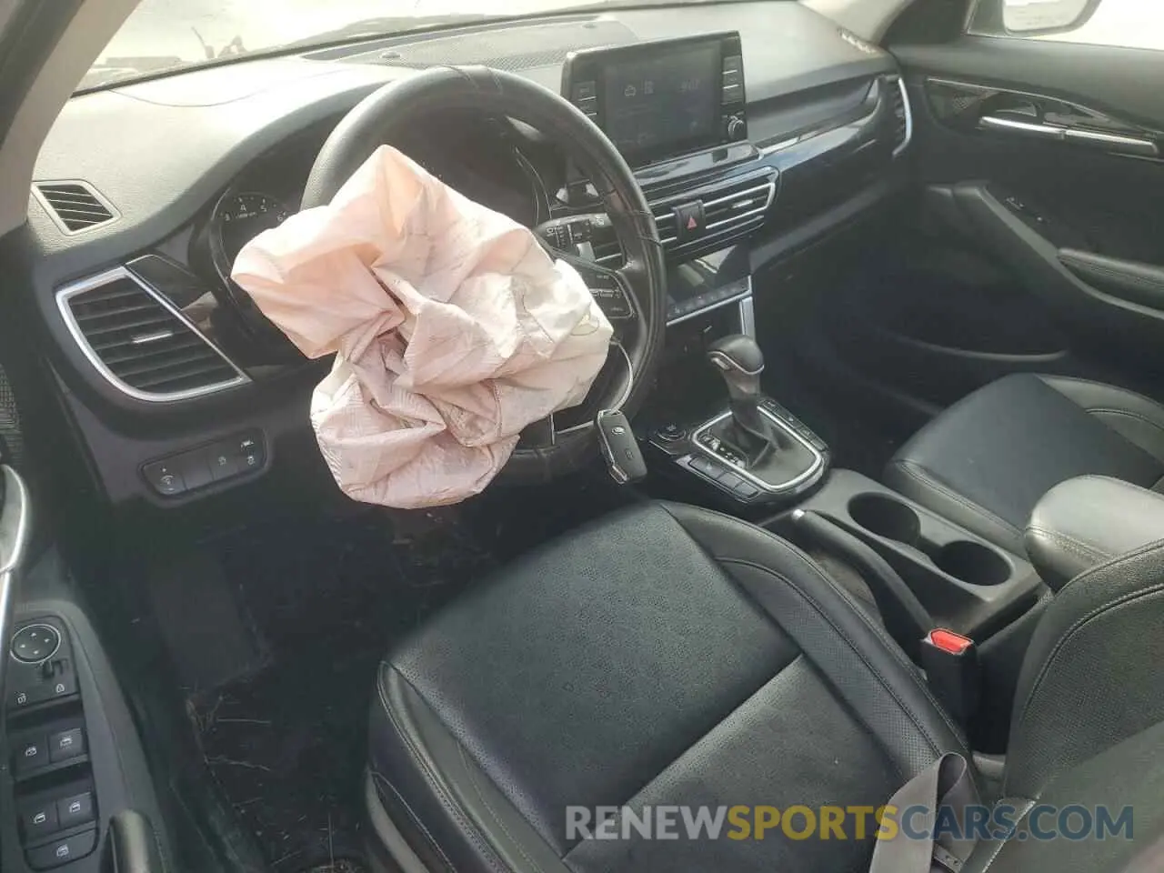 8 Photograph of a damaged car KNDERCAA8M7222044 KIA SELTOS 2021