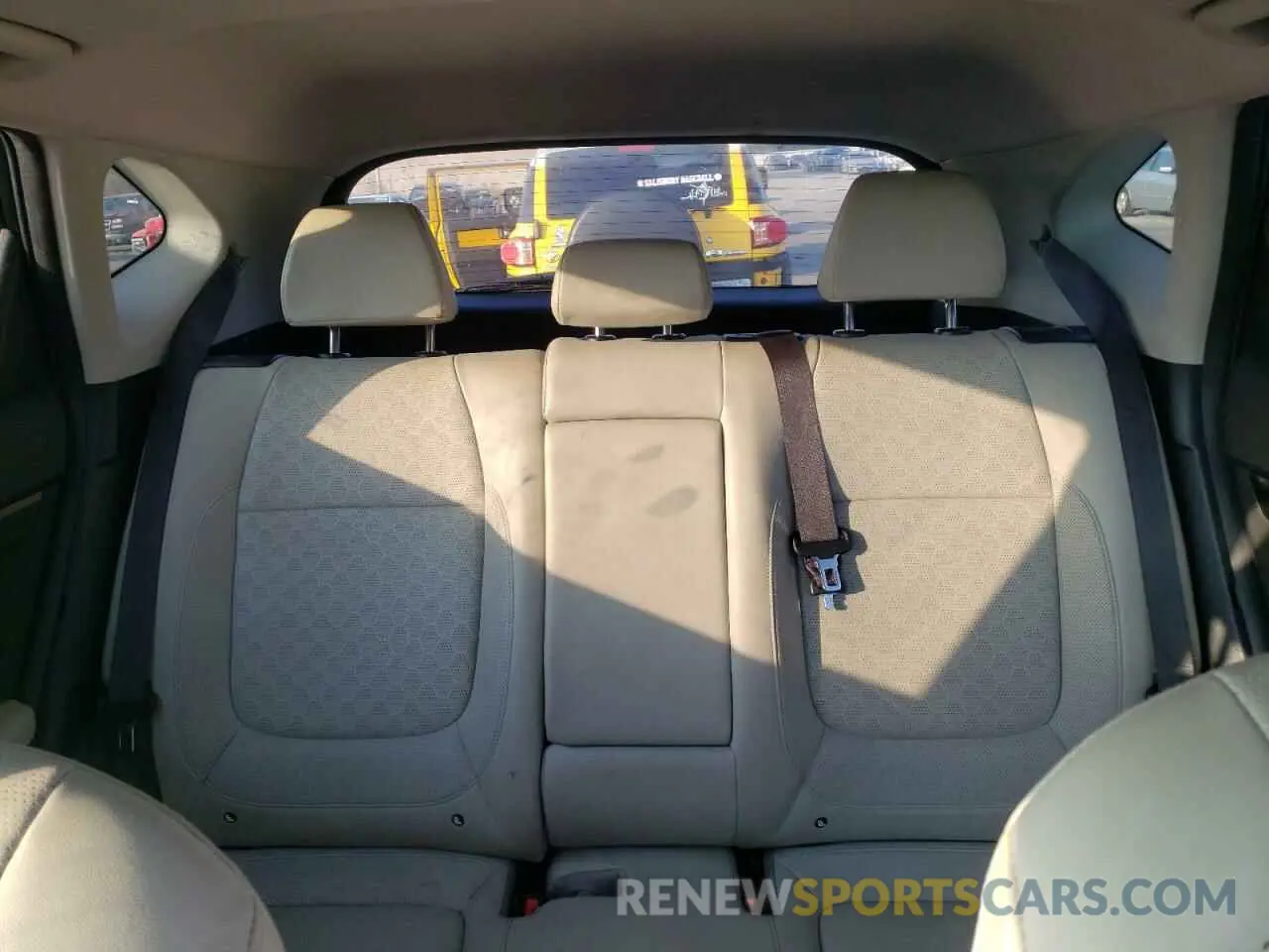 10 Photograph of a damaged car KNDERCAA9M7106495 KIA SELTOS 2021