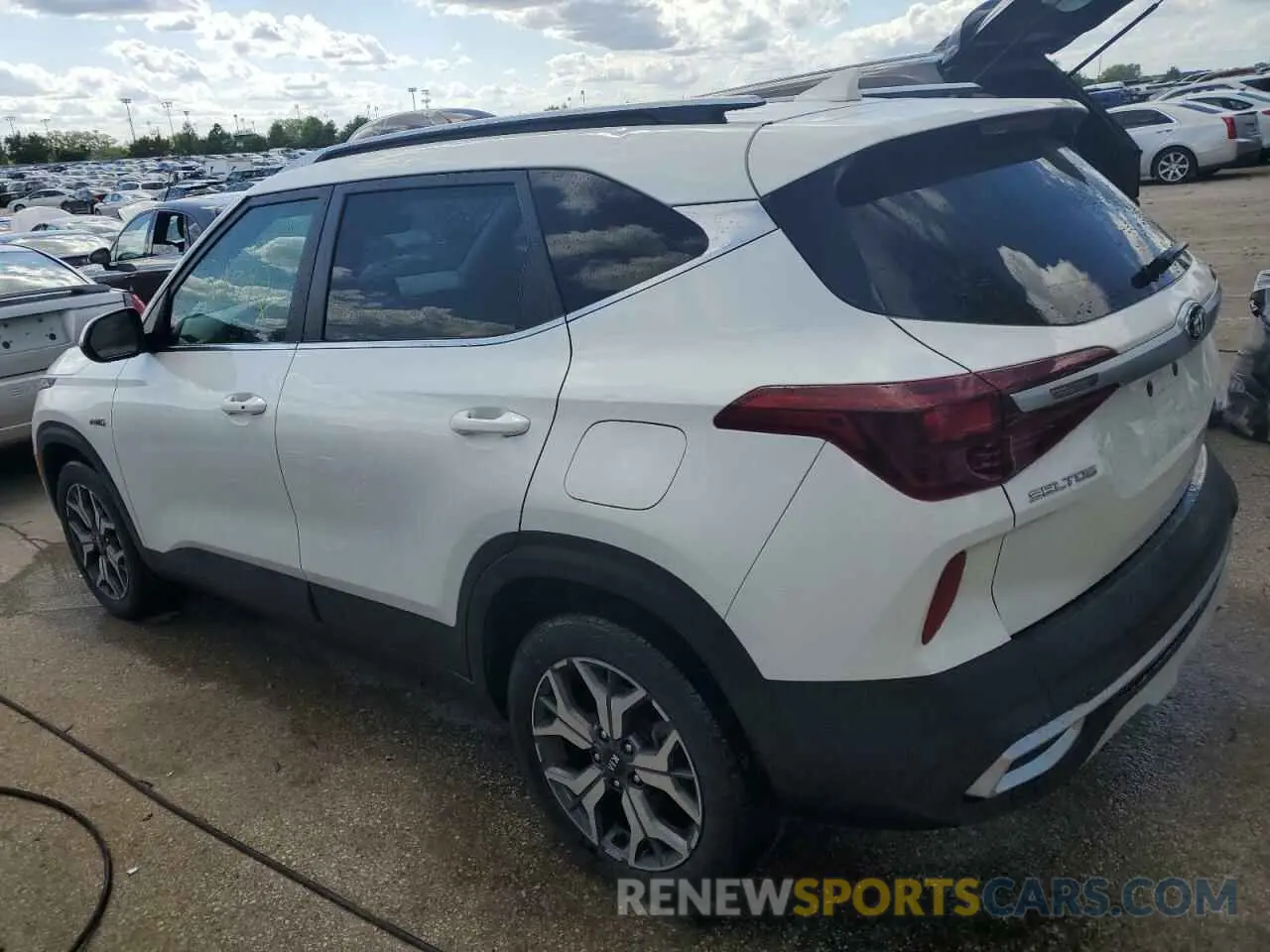 2 Photograph of a damaged car KNDERCAA9M7130571 KIA SELTOS 2021