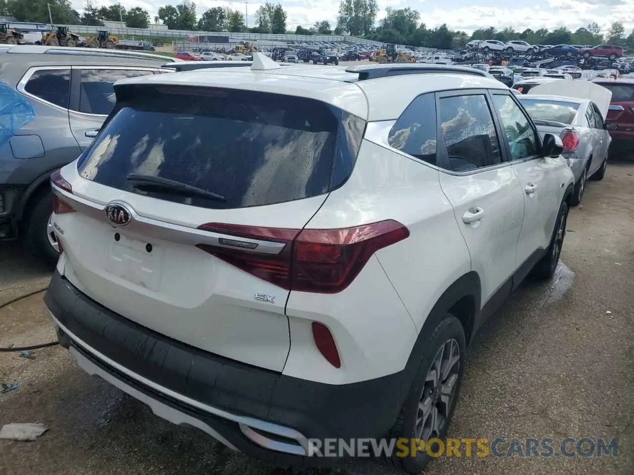 3 Photograph of a damaged car KNDERCAA9M7130571 KIA SELTOS 2021