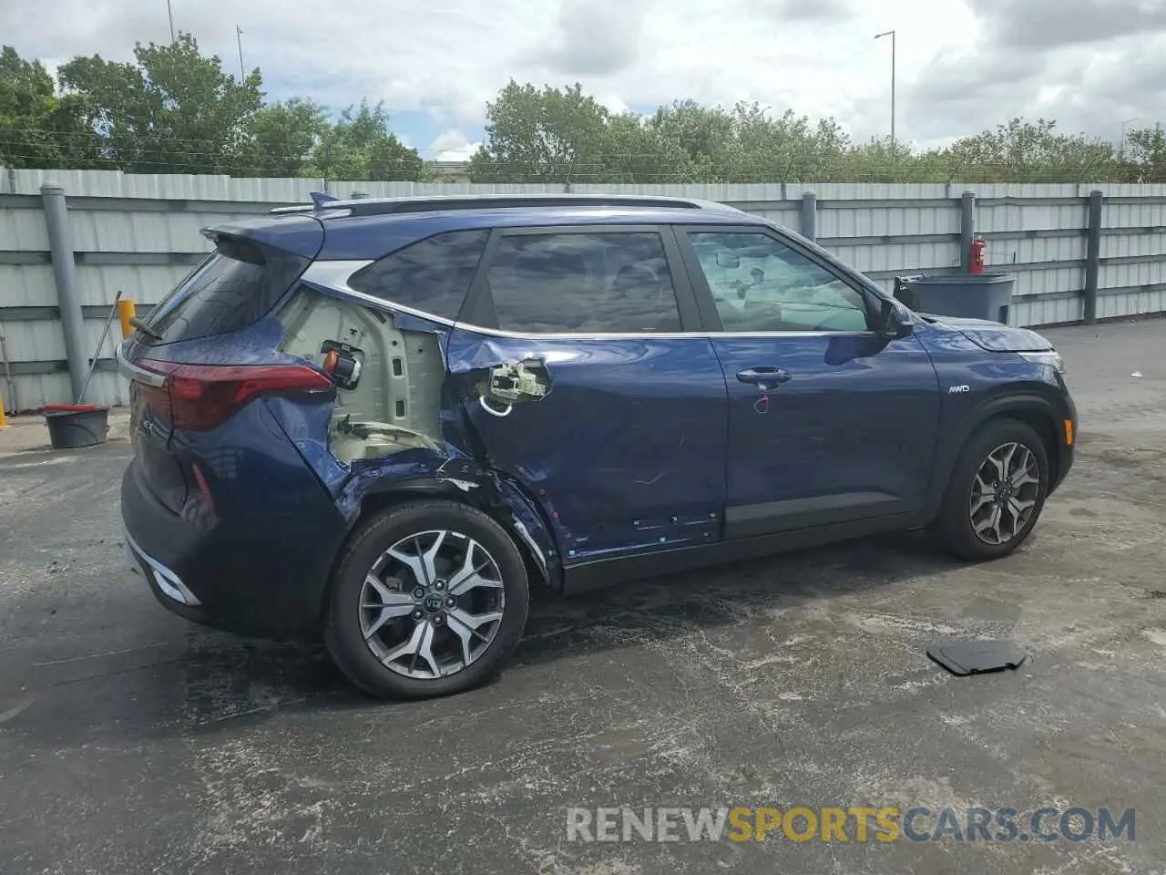 3 Photograph of a damaged car KNDERCAA9M7219461 KIA SELTOS 2021