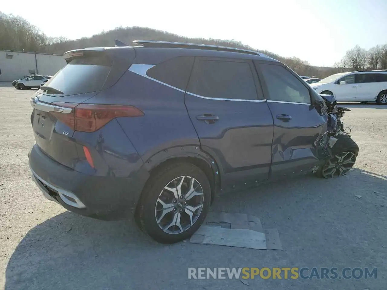 3 Photograph of a damaged car KNDERCAAXM7112533 KIA SELTOS 2021