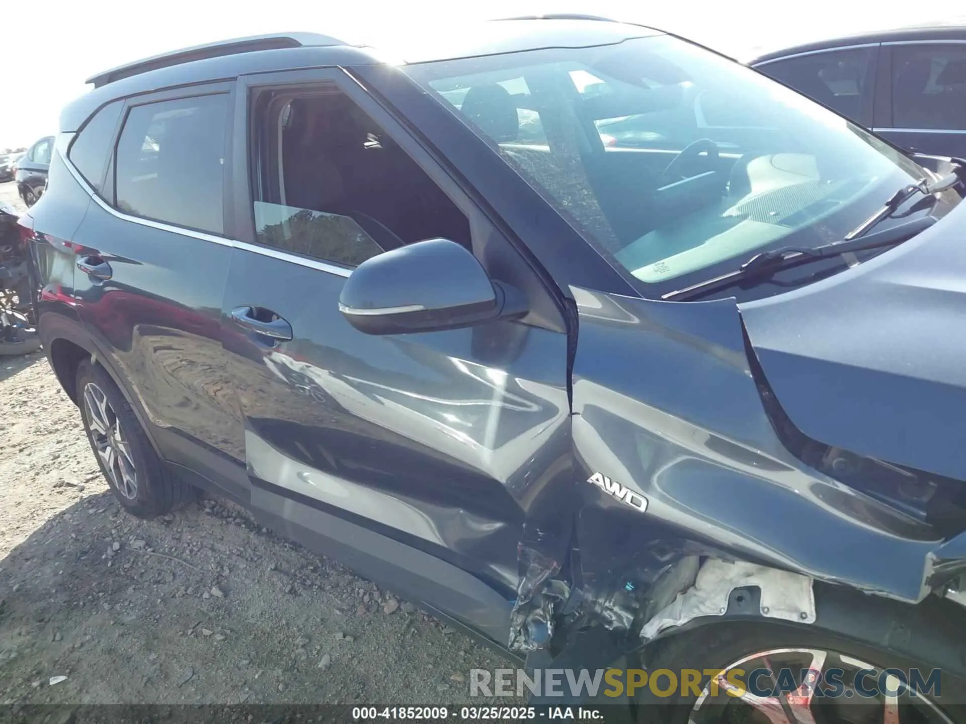 12 Photograph of a damaged car KNDERCAAXM7119935 KIA SELTOS 2021