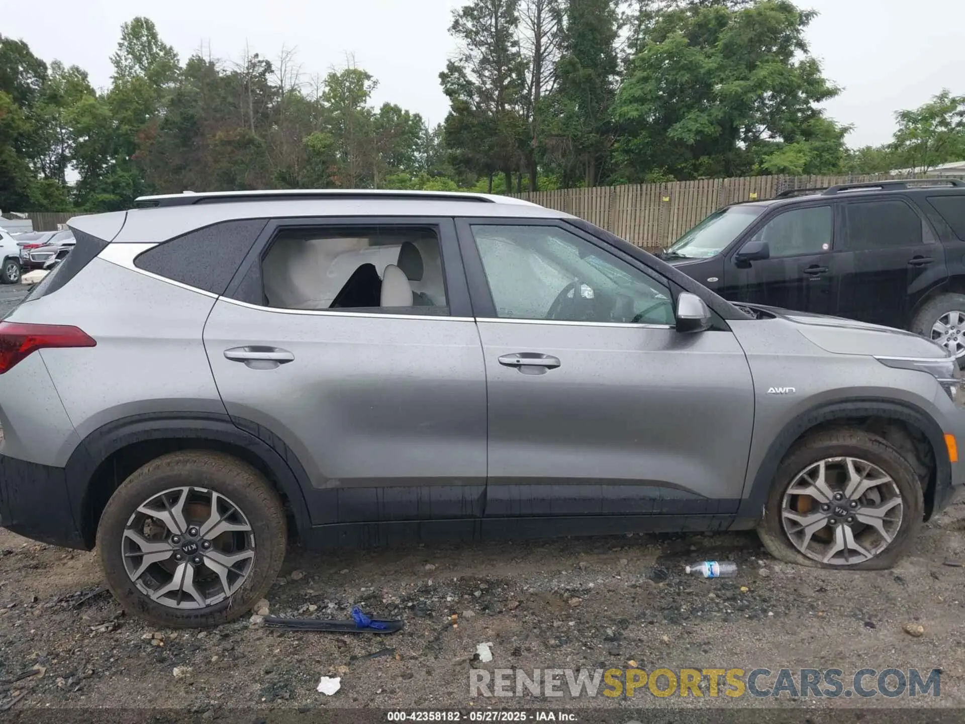 13 Photograph of a damaged car KNDERCAAXM7152773 KIA SELTOS 2021
