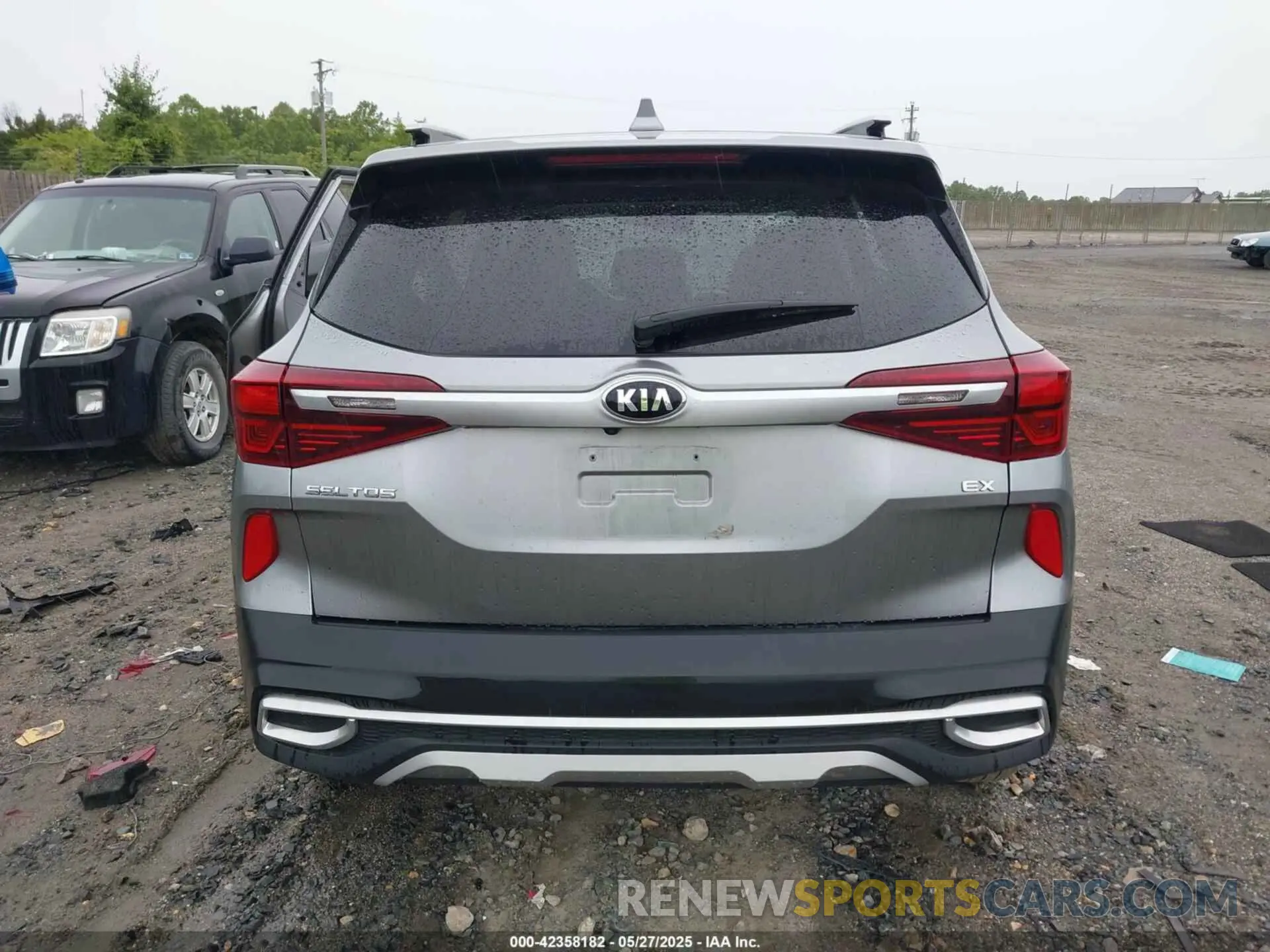 16 Photograph of a damaged car KNDERCAAXM7152773 KIA SELTOS 2021