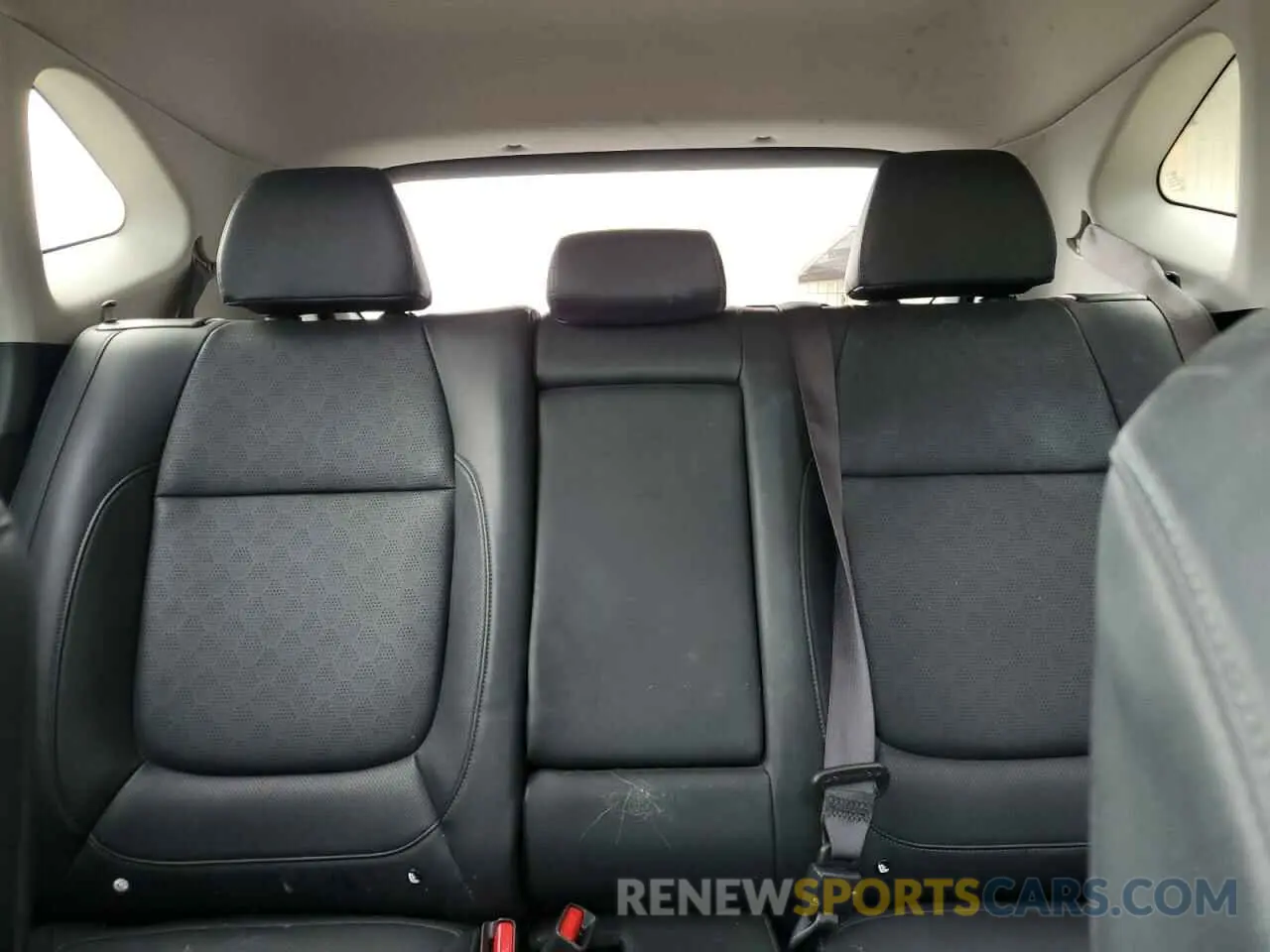 10 Photograph of a damaged car KNDERCAAXM7219257 KIA SELTOS 2021