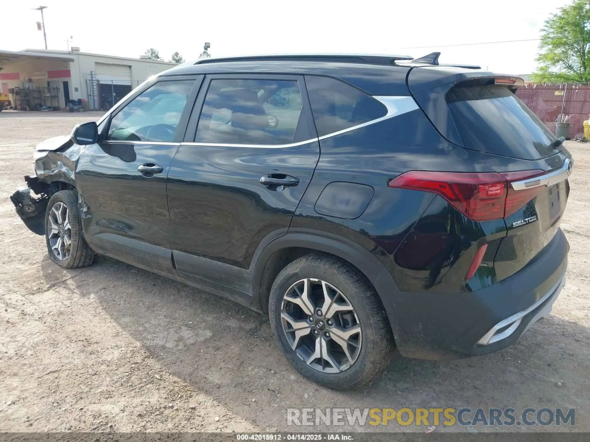 3 Photograph of a damaged car KNDERCAAXM7228380 KIA SELTOS 2021