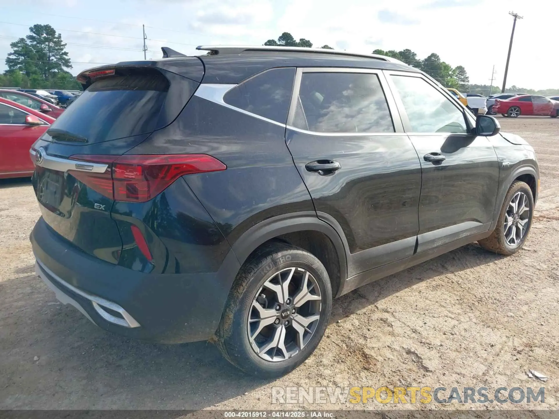 4 Photograph of a damaged car KNDERCAAXM7228380 KIA SELTOS 2021