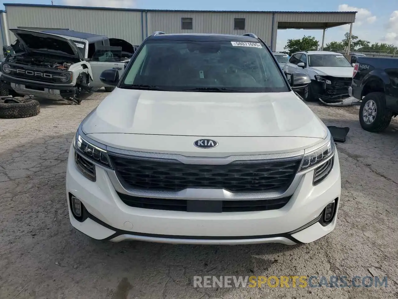 5 Photograph of a damaged car KNDETCA20M7078855 KIA SELTOS 2021
