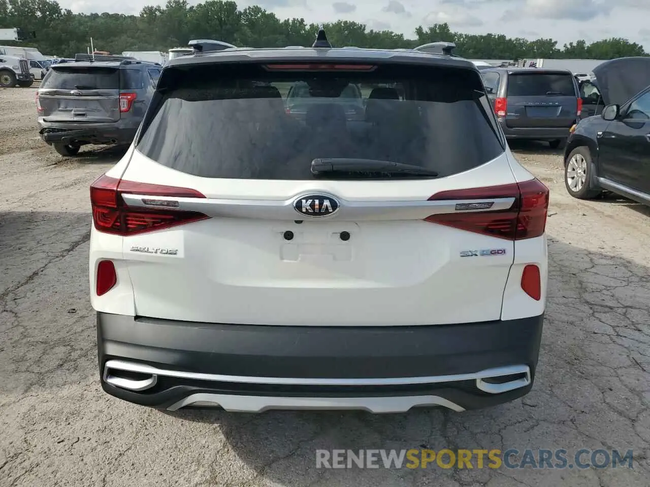 6 Photograph of a damaged car KNDETCA20M7078855 KIA SELTOS 2021