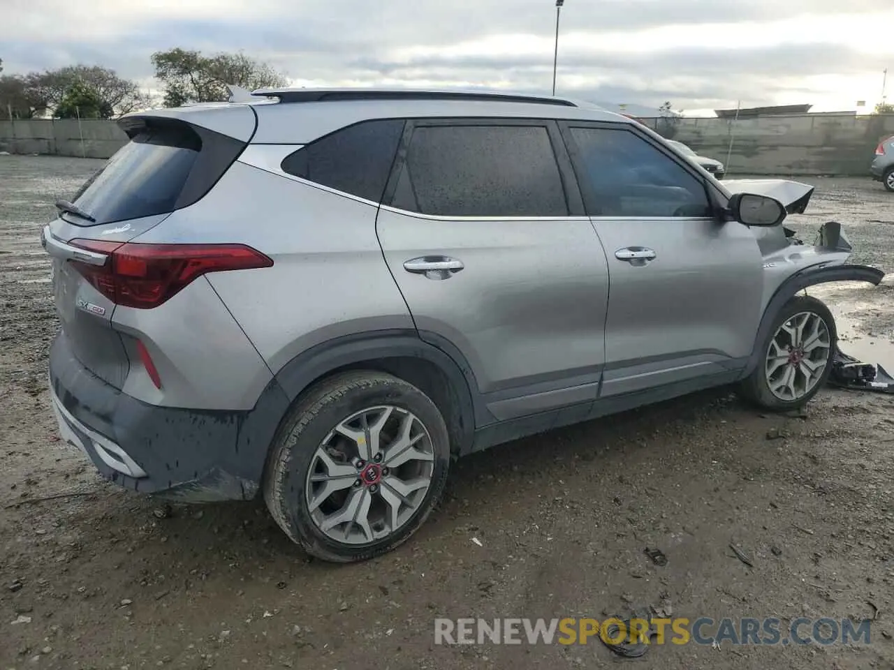 3 Photograph of a damaged car KNDETCA20M7128637 KIA SELTOS 2021